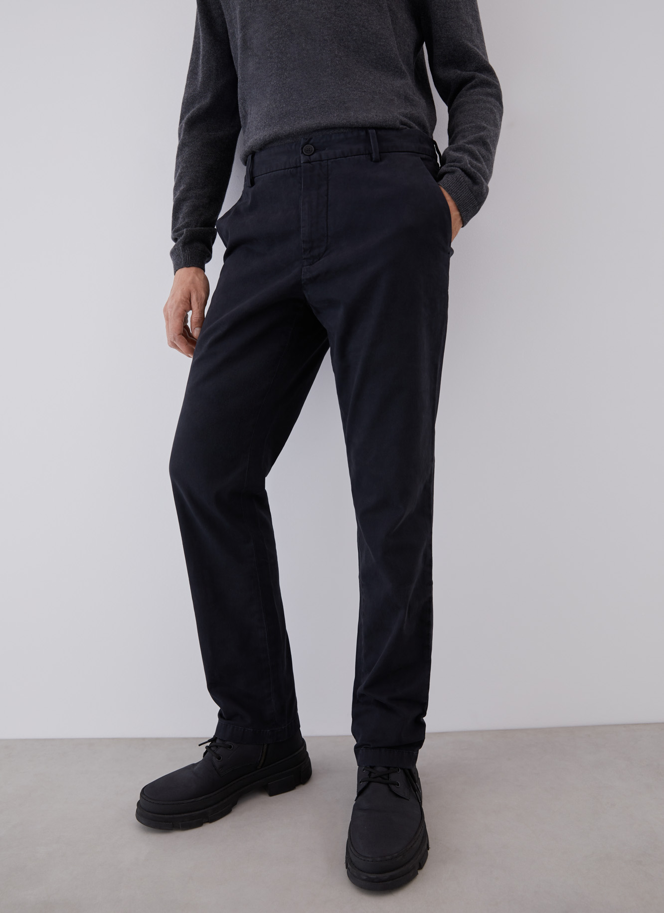 Pantalón chino de algodón elástico image number 0