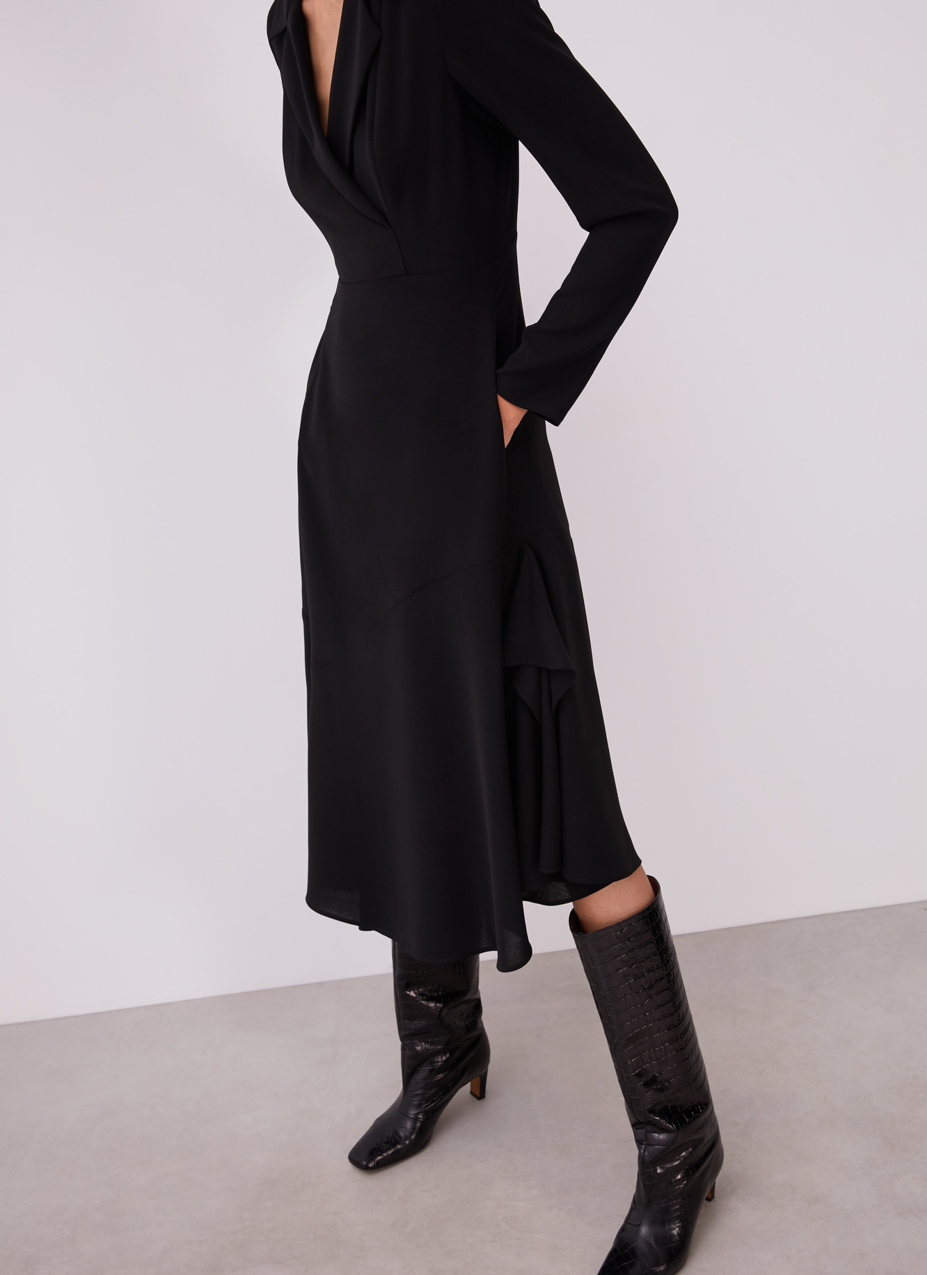 Asymmetric dress with notched lapels image number 4