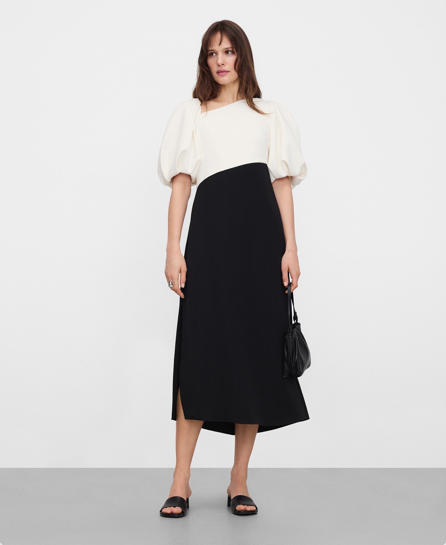 Two-tone long dress with balloon sleeve image number 1