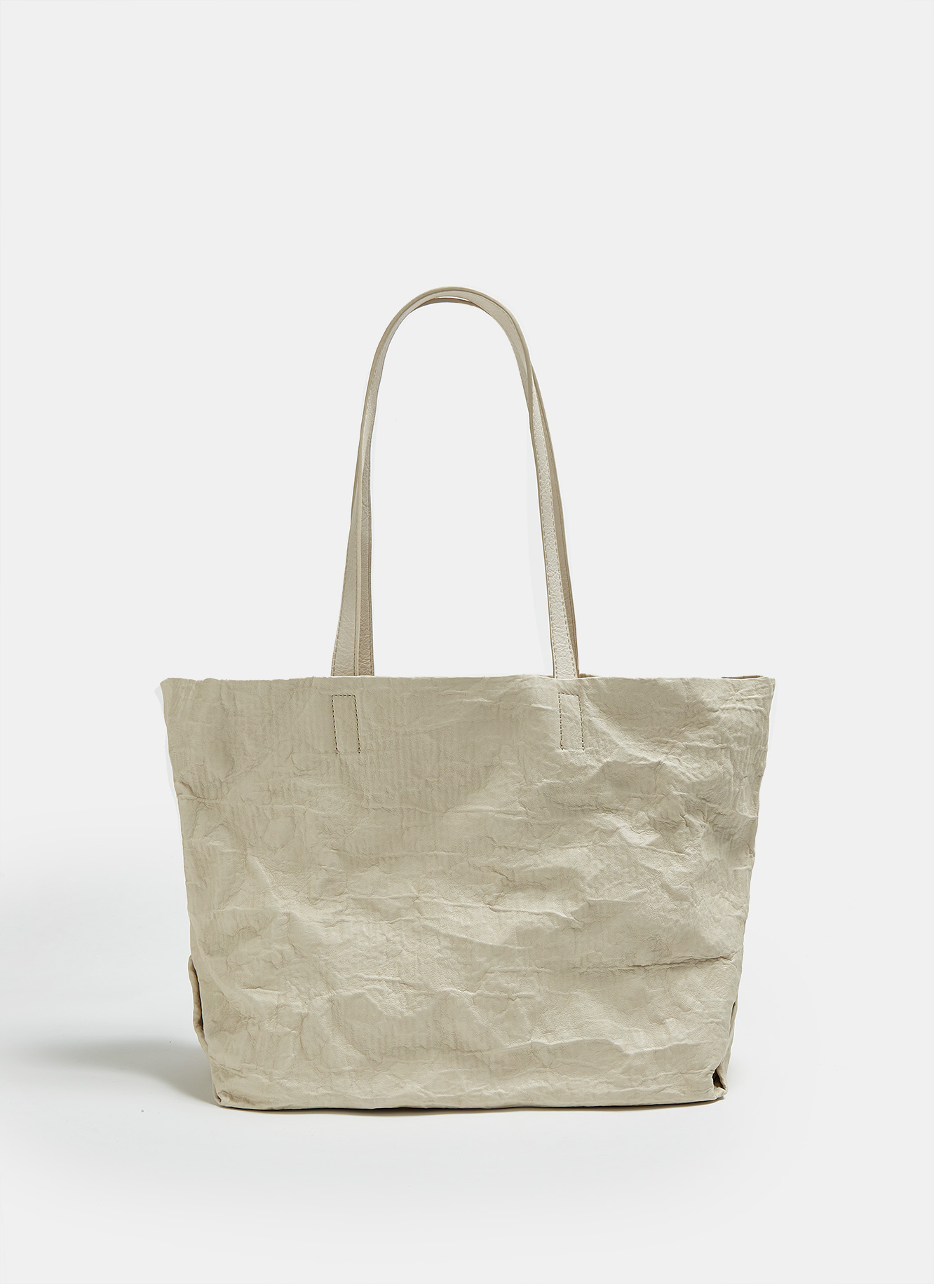 Shopper arrugado con neceser extraíble image number 0