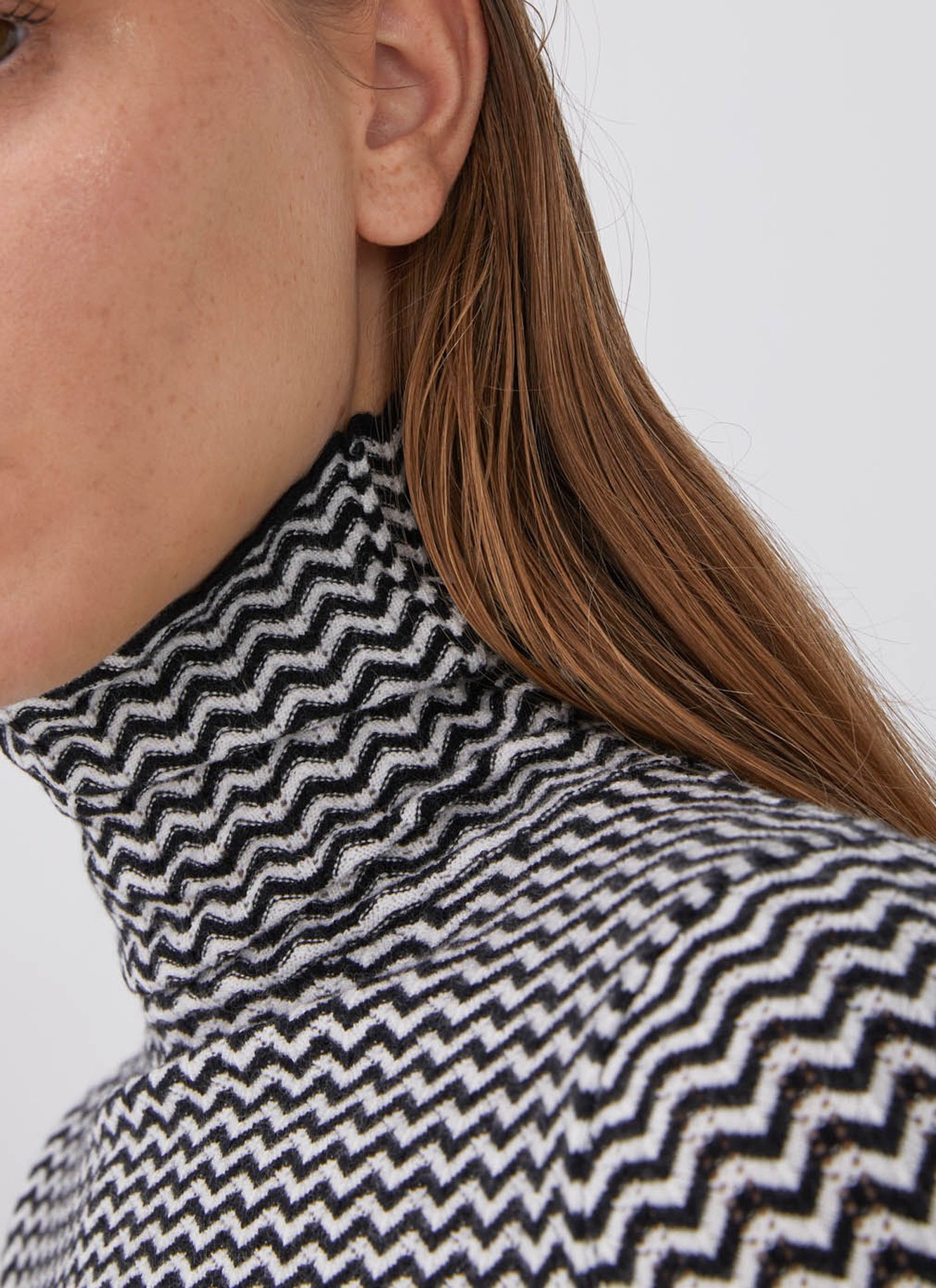 Viscose herringbone print sweater image number 3