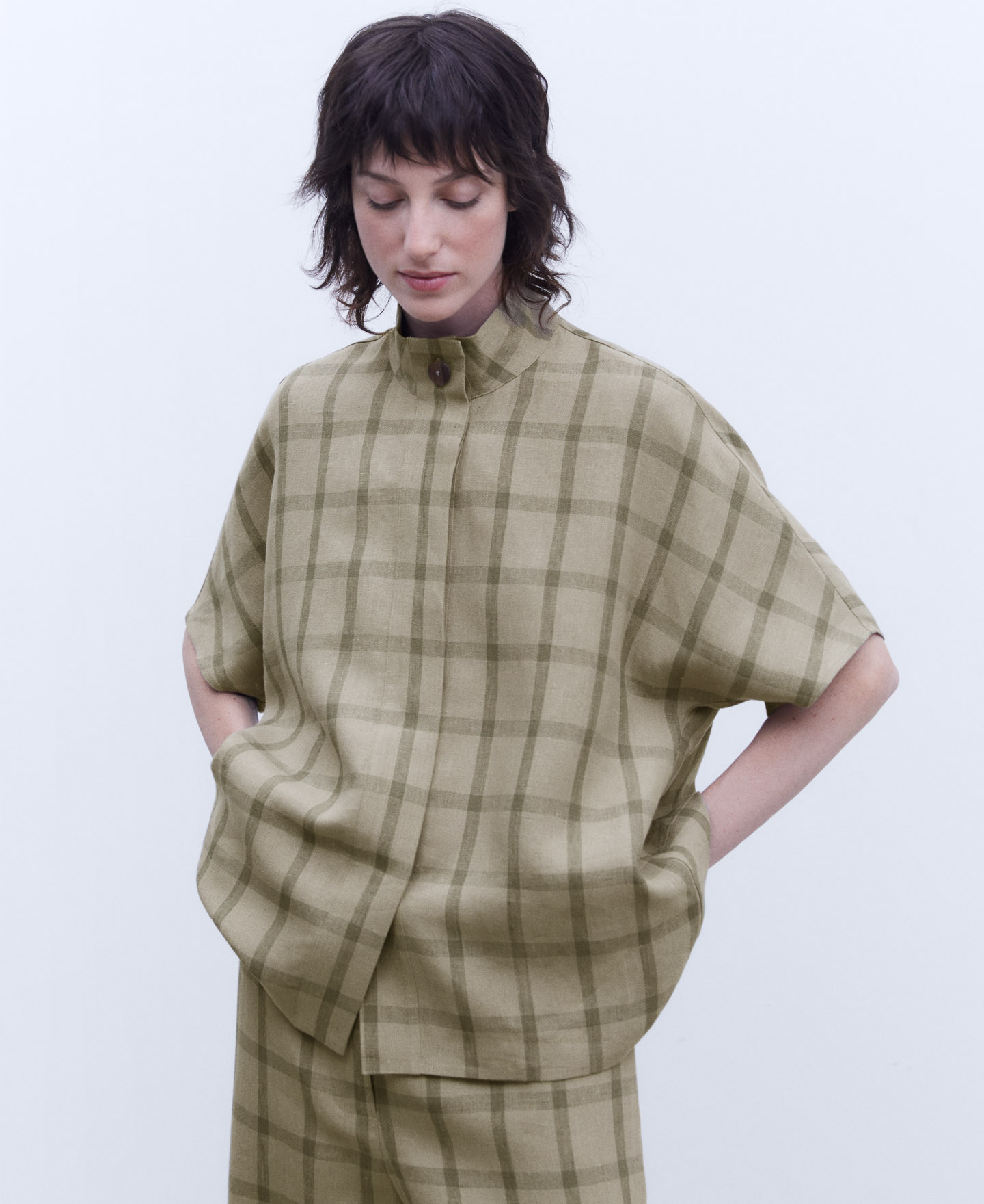 Blusa oversize en lino image number 0