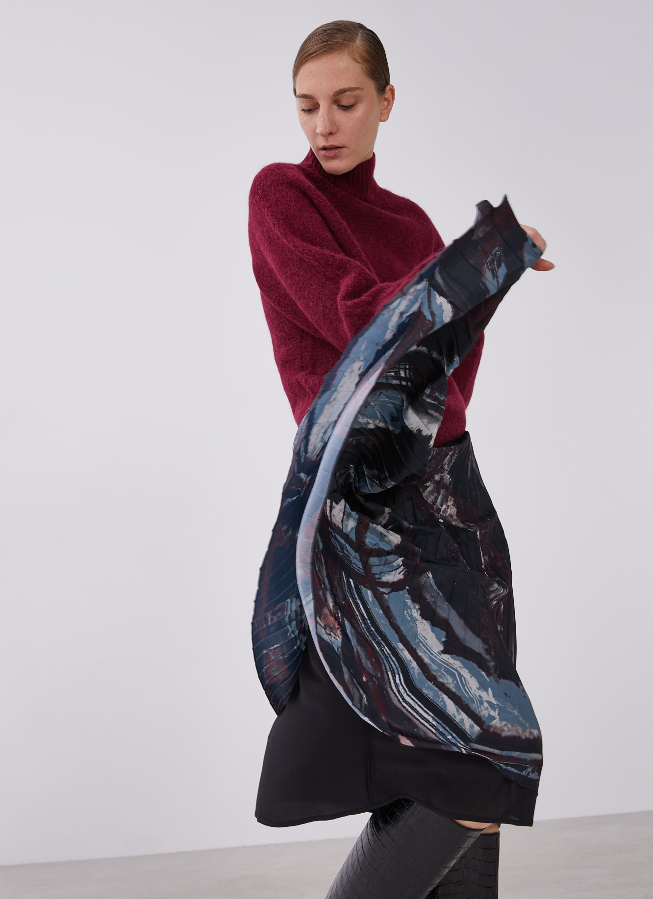 Pleated skirt with signature print image number 3