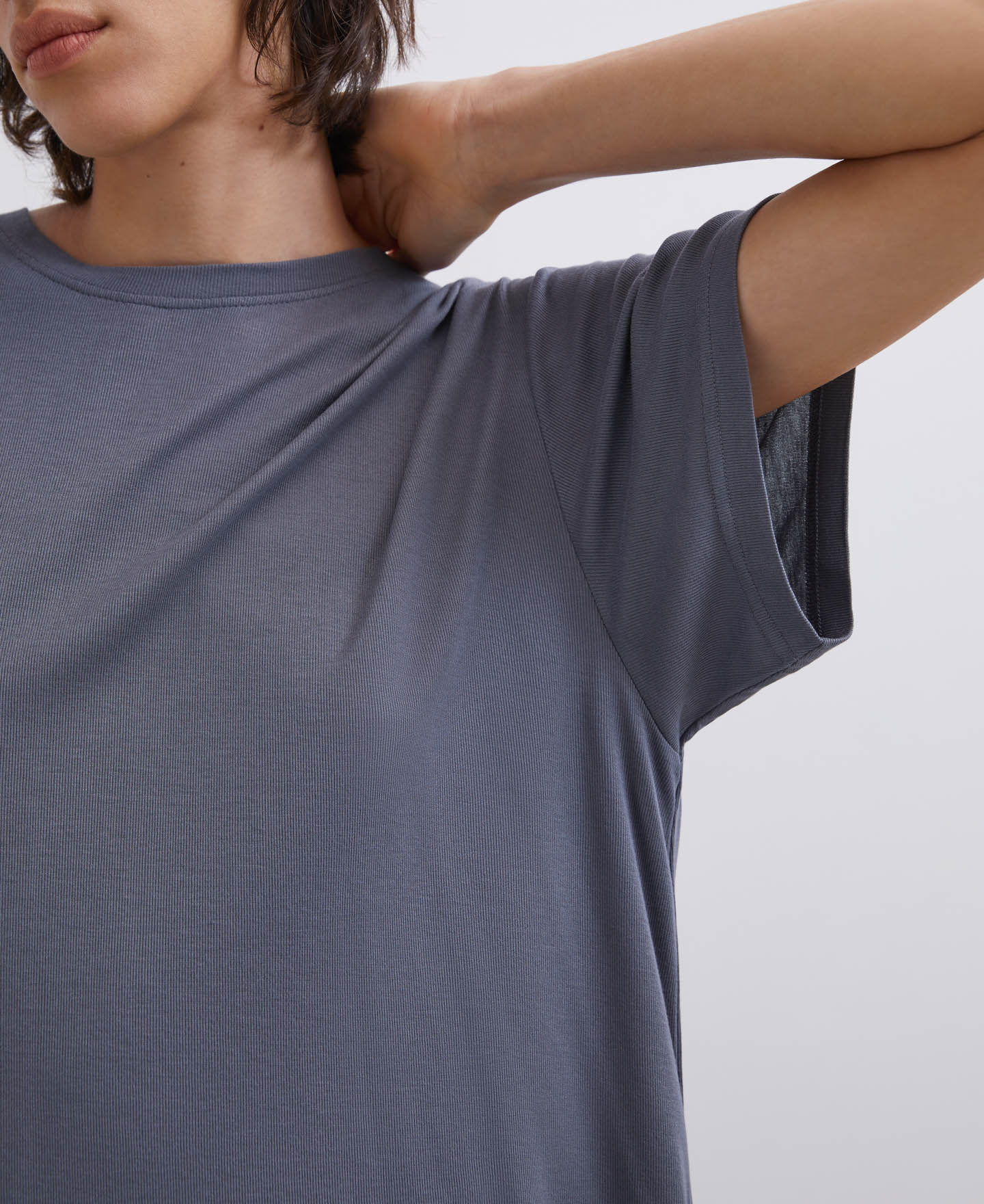 Camiseta oversized escote caja viscosa image number 3