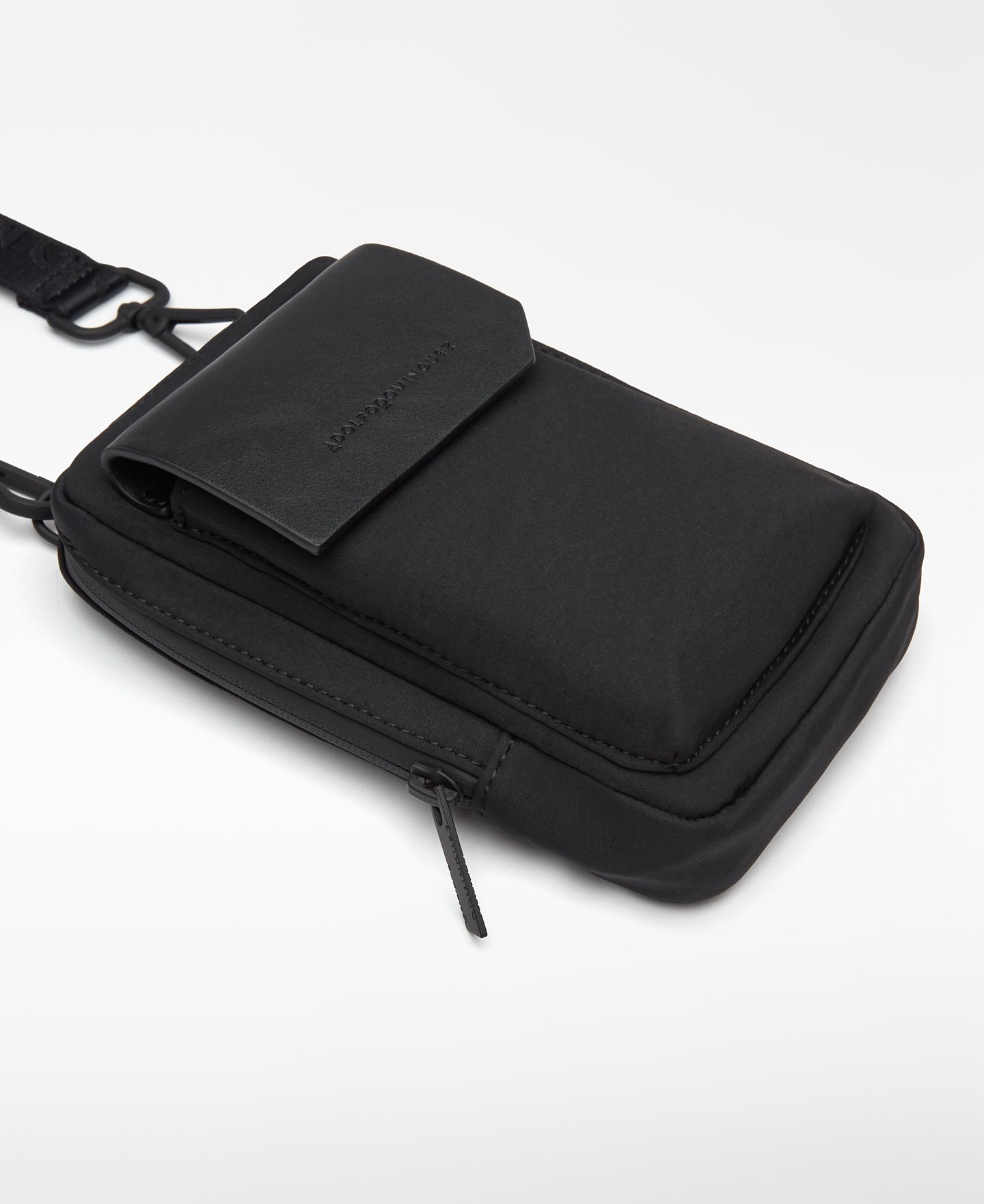 Portam&oacute;vil cremallera impermeable image number 2