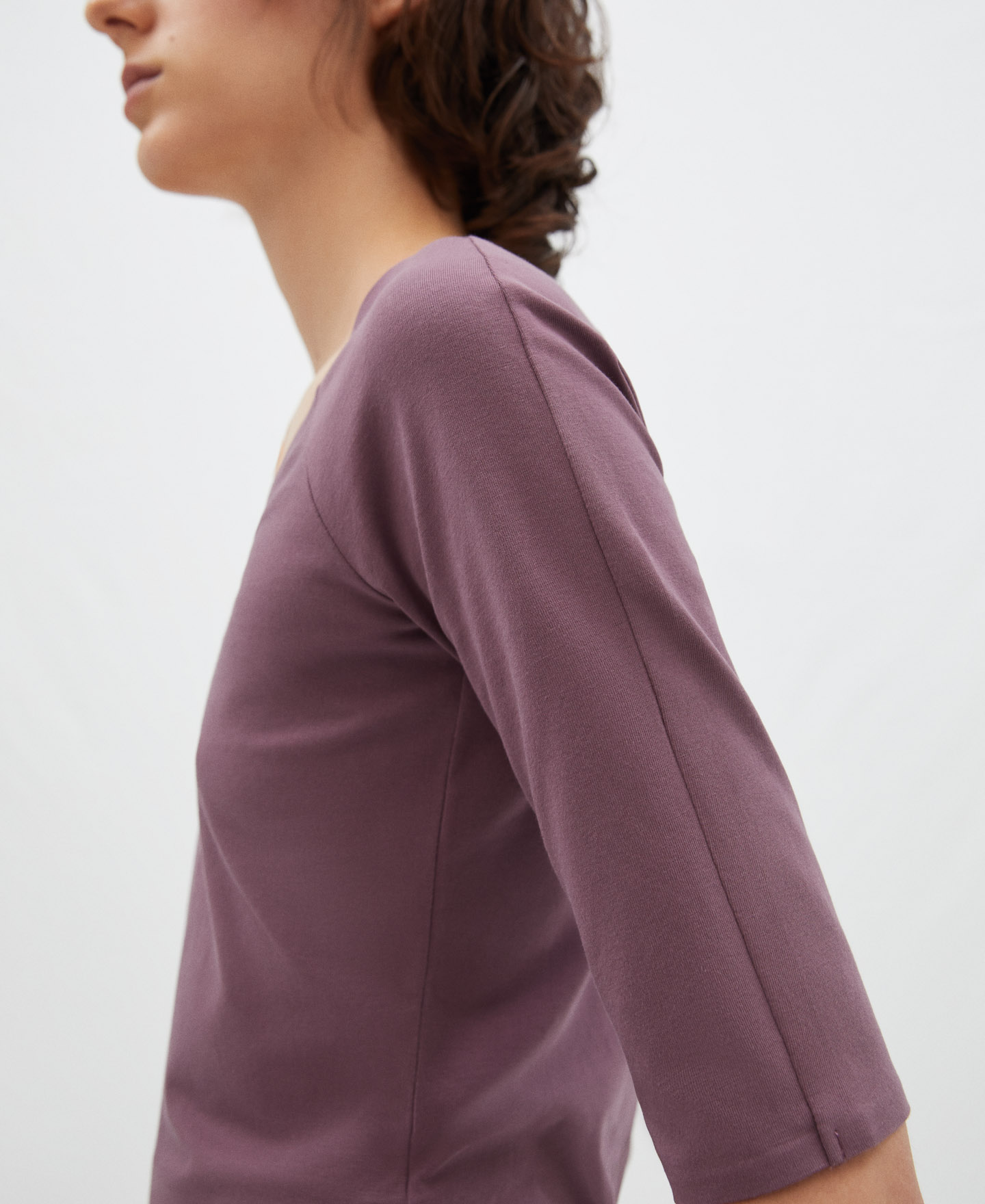 Round neck cotton t-shirt image number 3