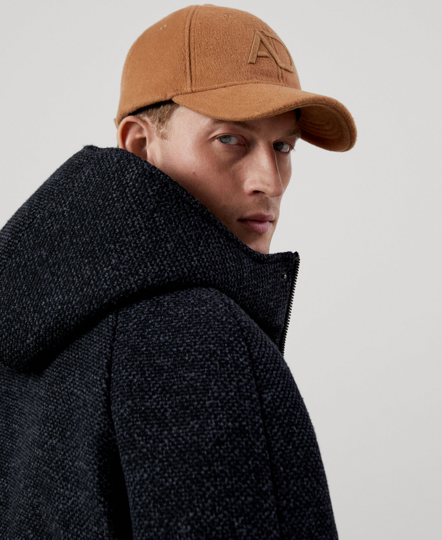 Hooded coat image number 4