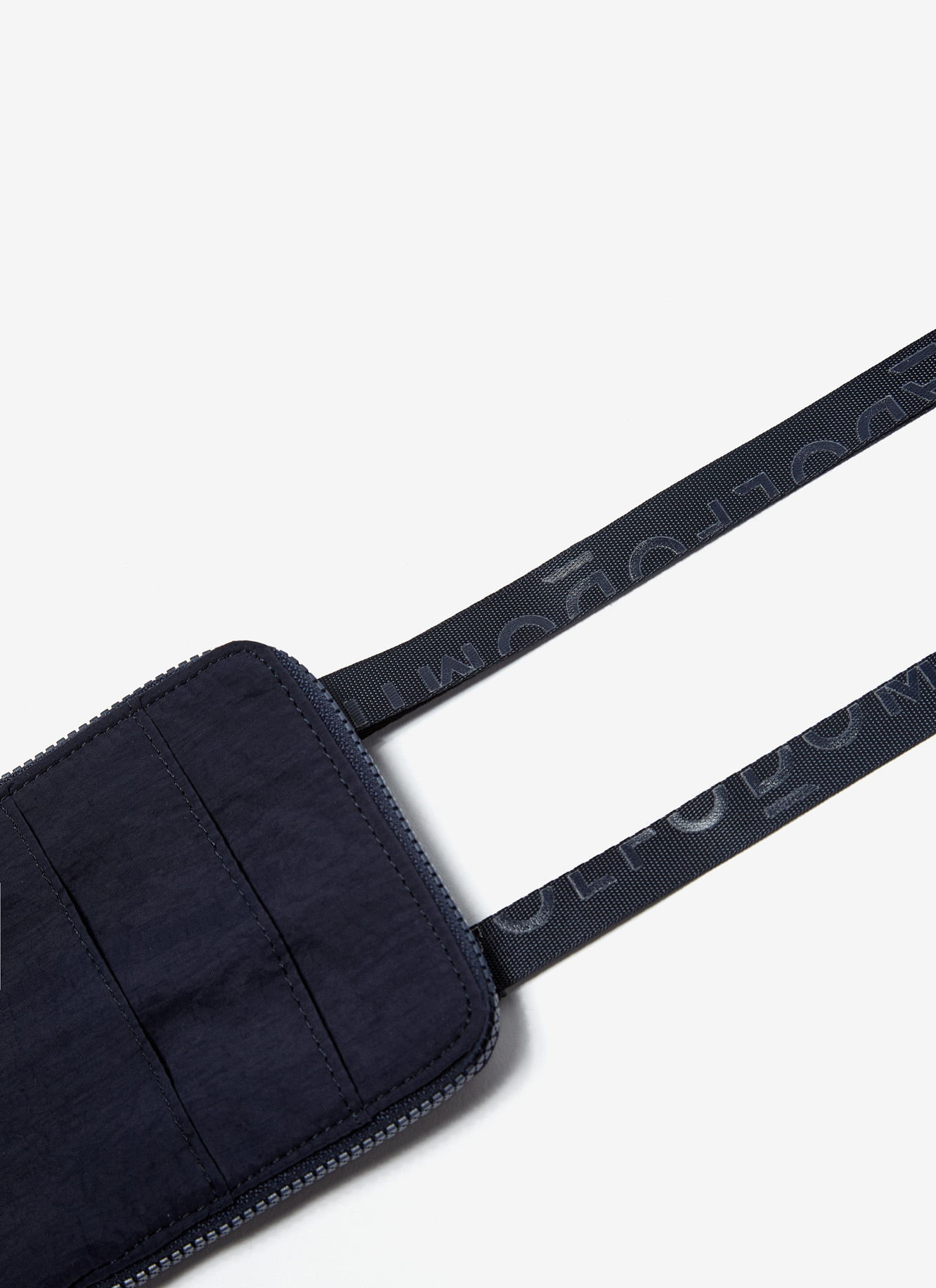 Funda para móvil de colgar en nylon image number 1