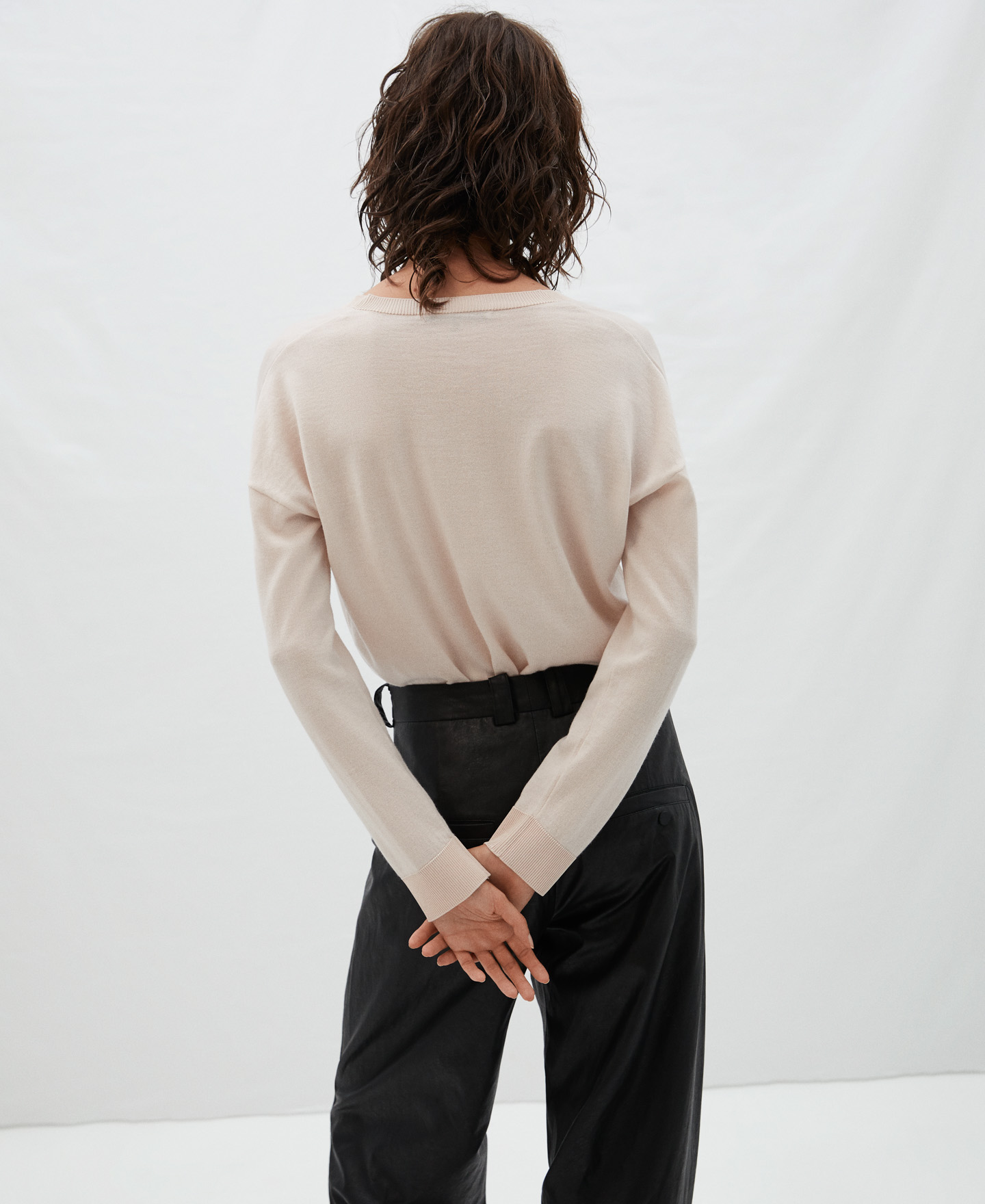 Jersey escote huevo en lana merino image number 2