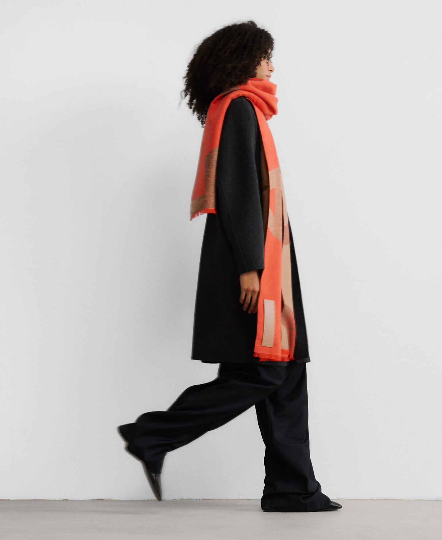 Bufanda maxi logo jacquard spray image number 3