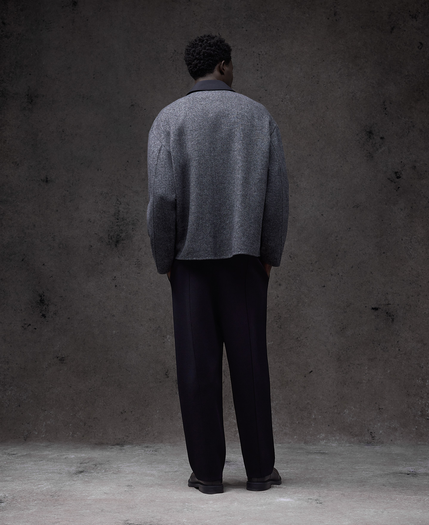 Pantalón en punto negro hombre image number 2