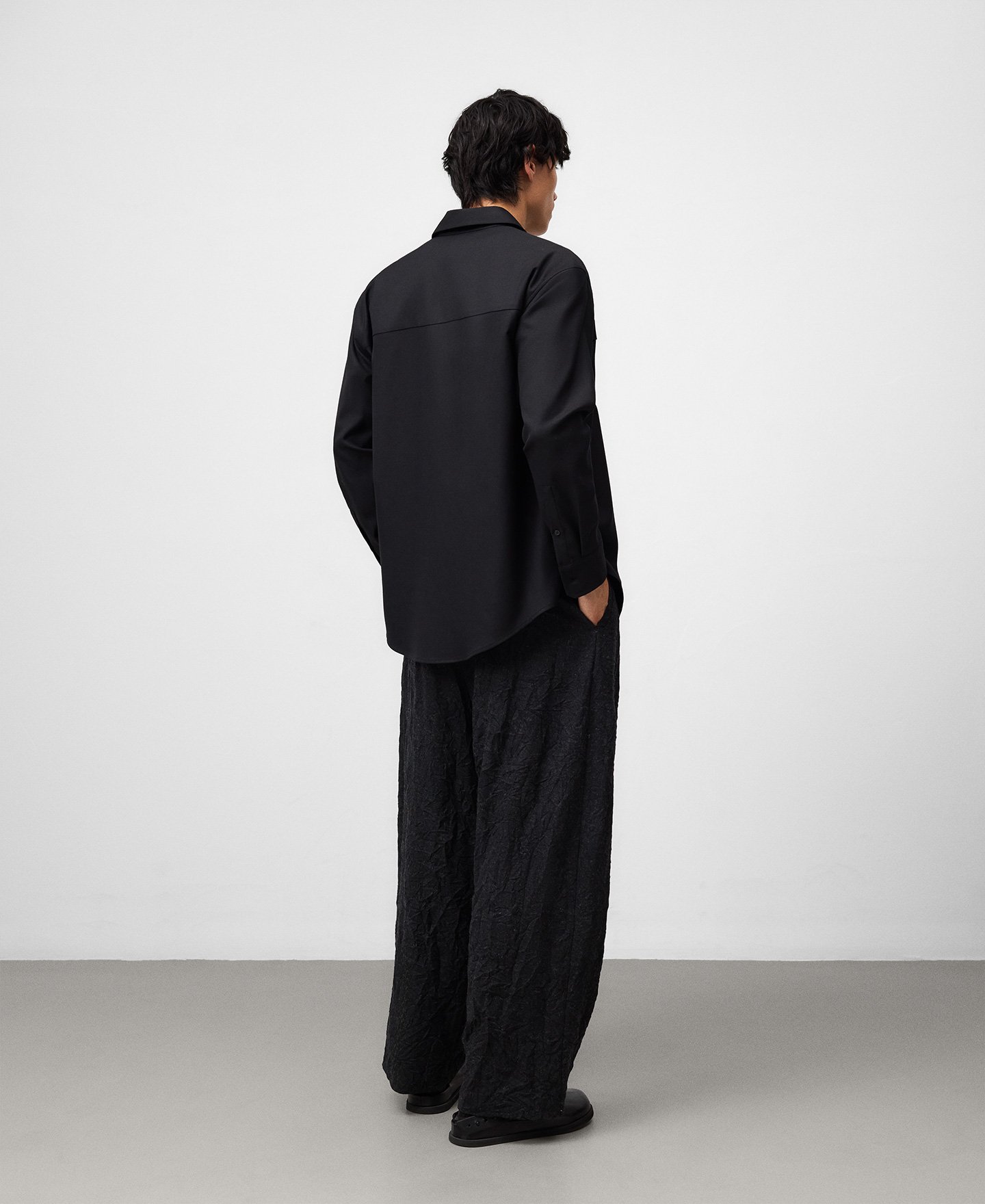 Shirt with horizontal pleat man image number 2