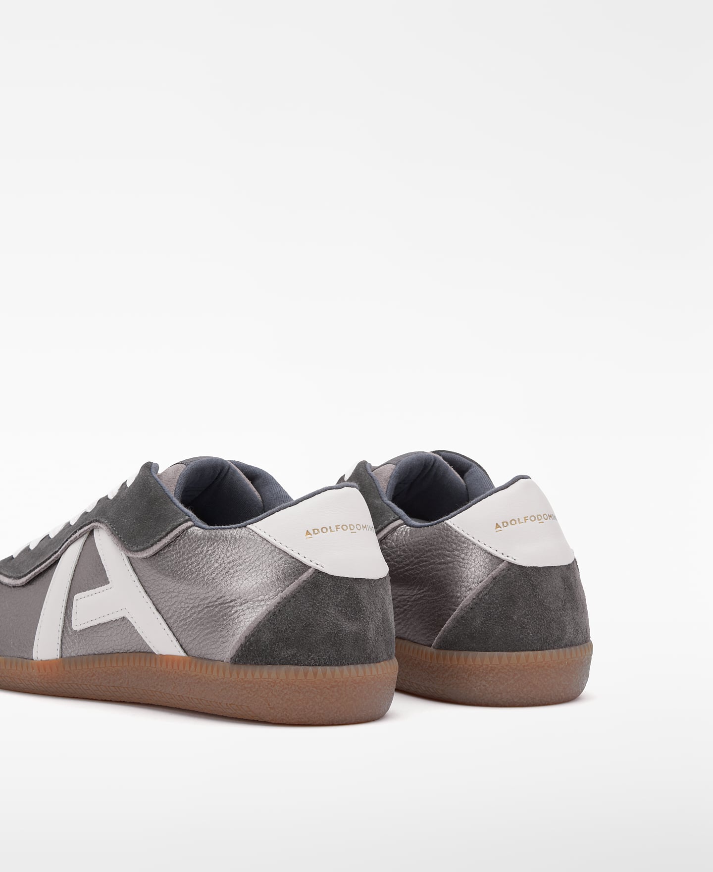 Metallisierter Ledersneaker mit Maxi-Logo image number 2