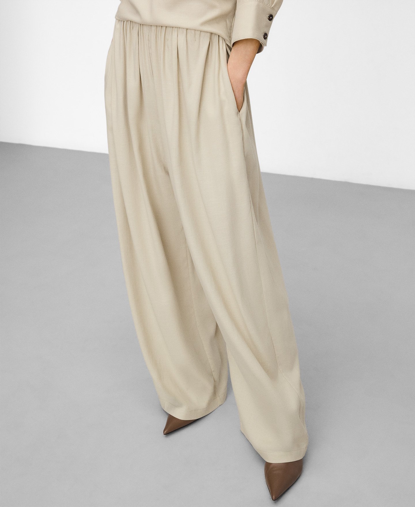 Fluid pleated trousers image number 0