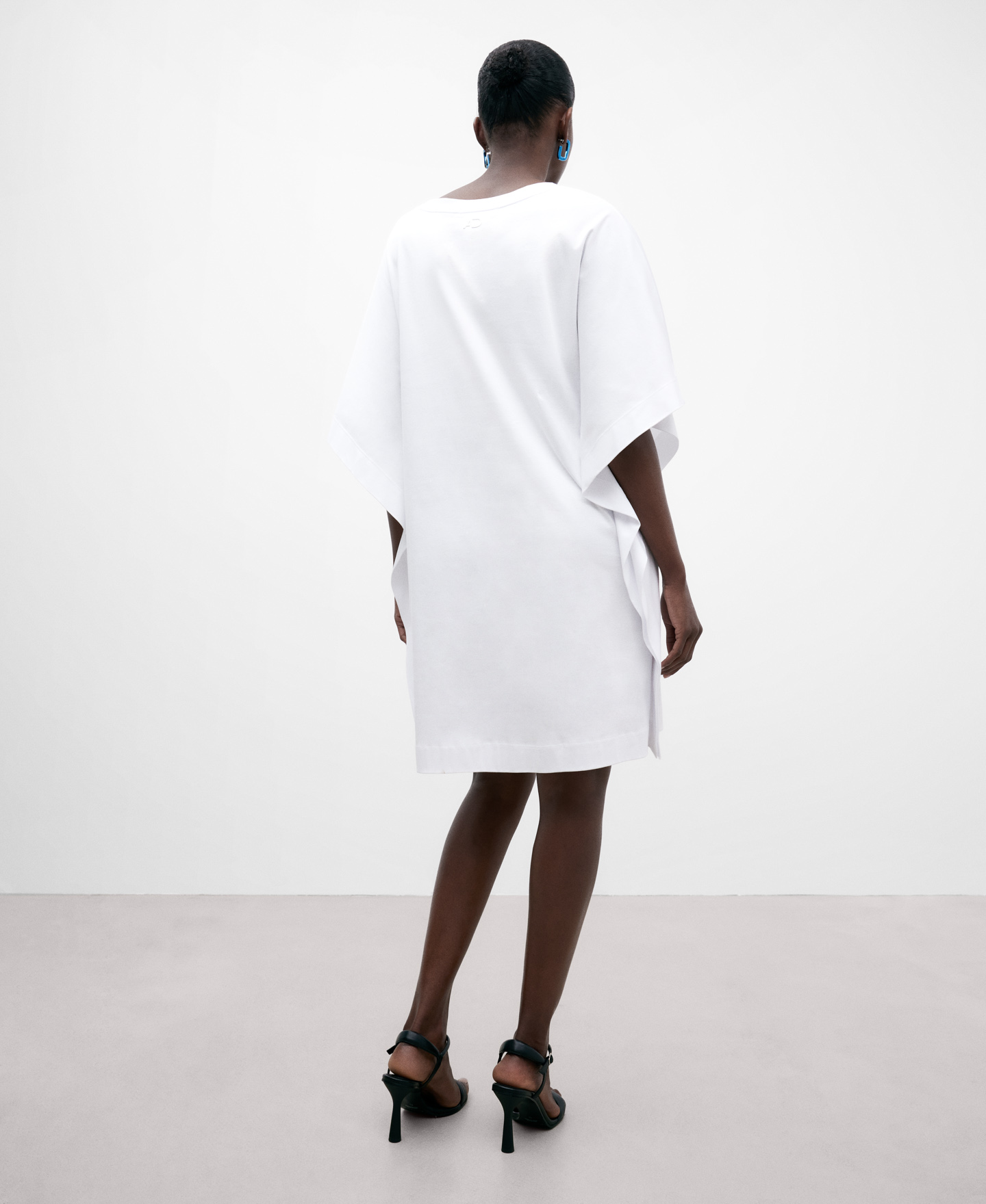 Vestido blanco evasé para mujer image number 2