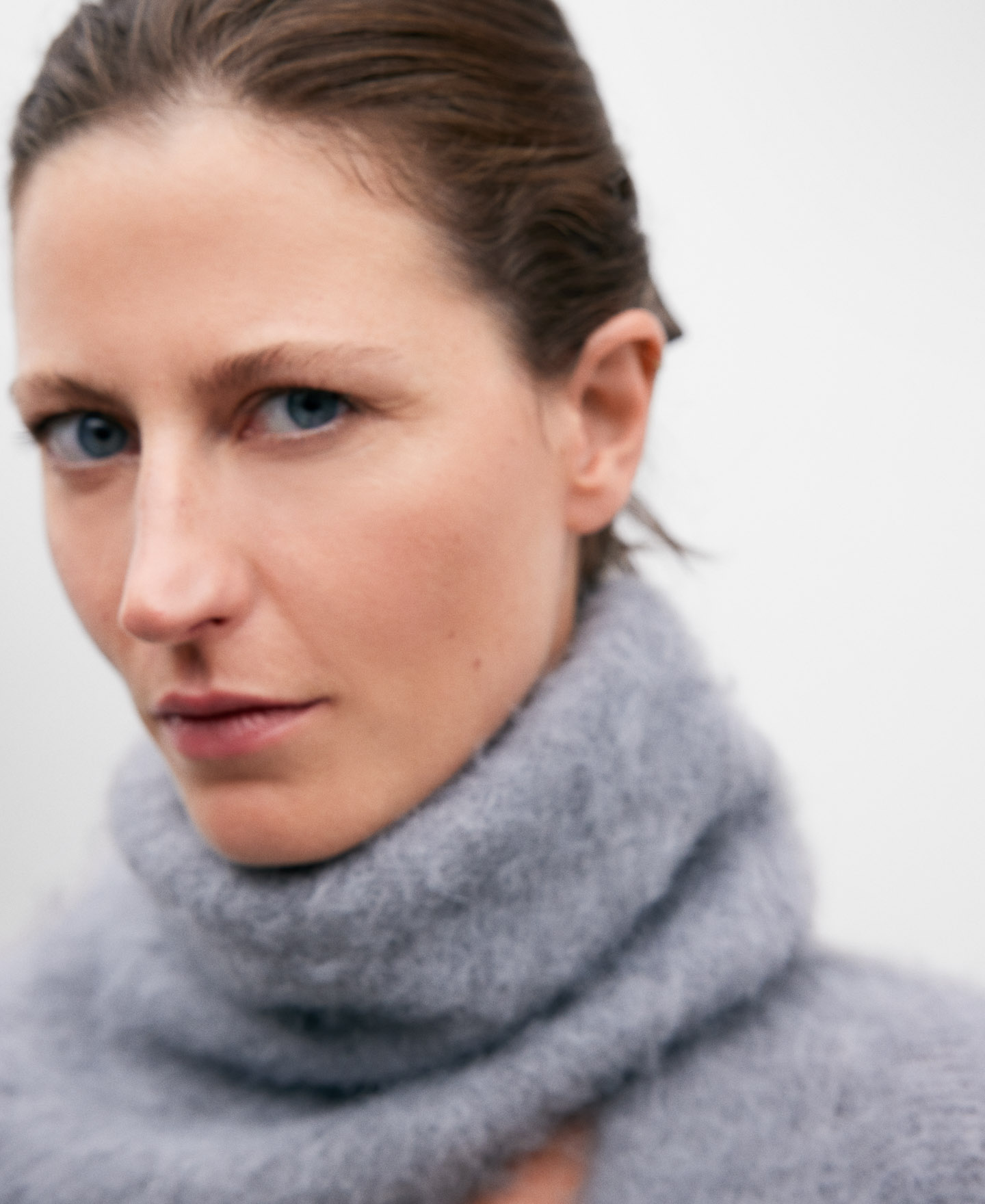 Blue mohair knitted collar for women image number 2