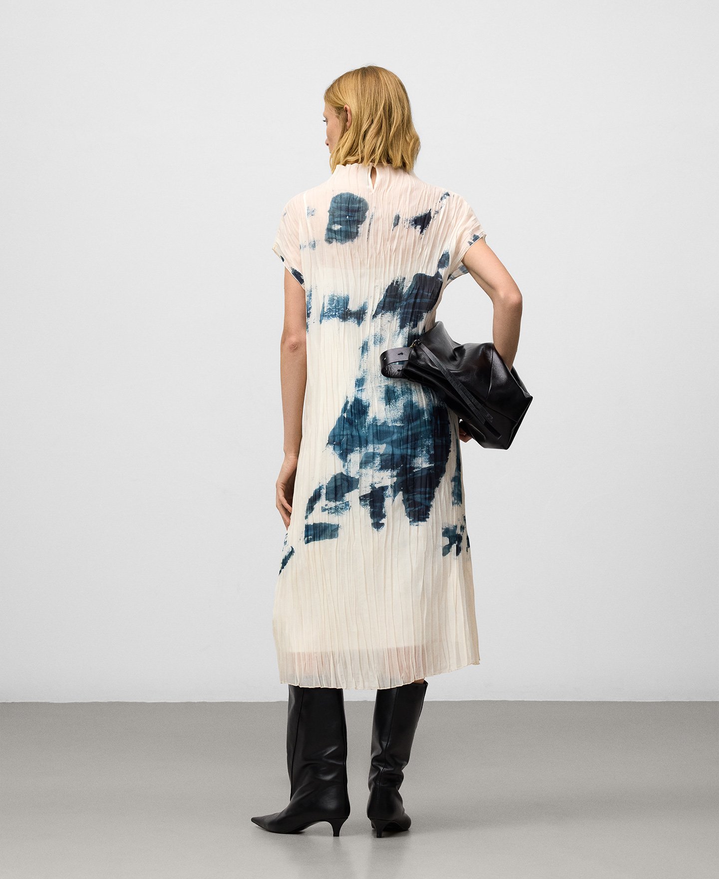 Vestido crinkle estampado mujer image number 2