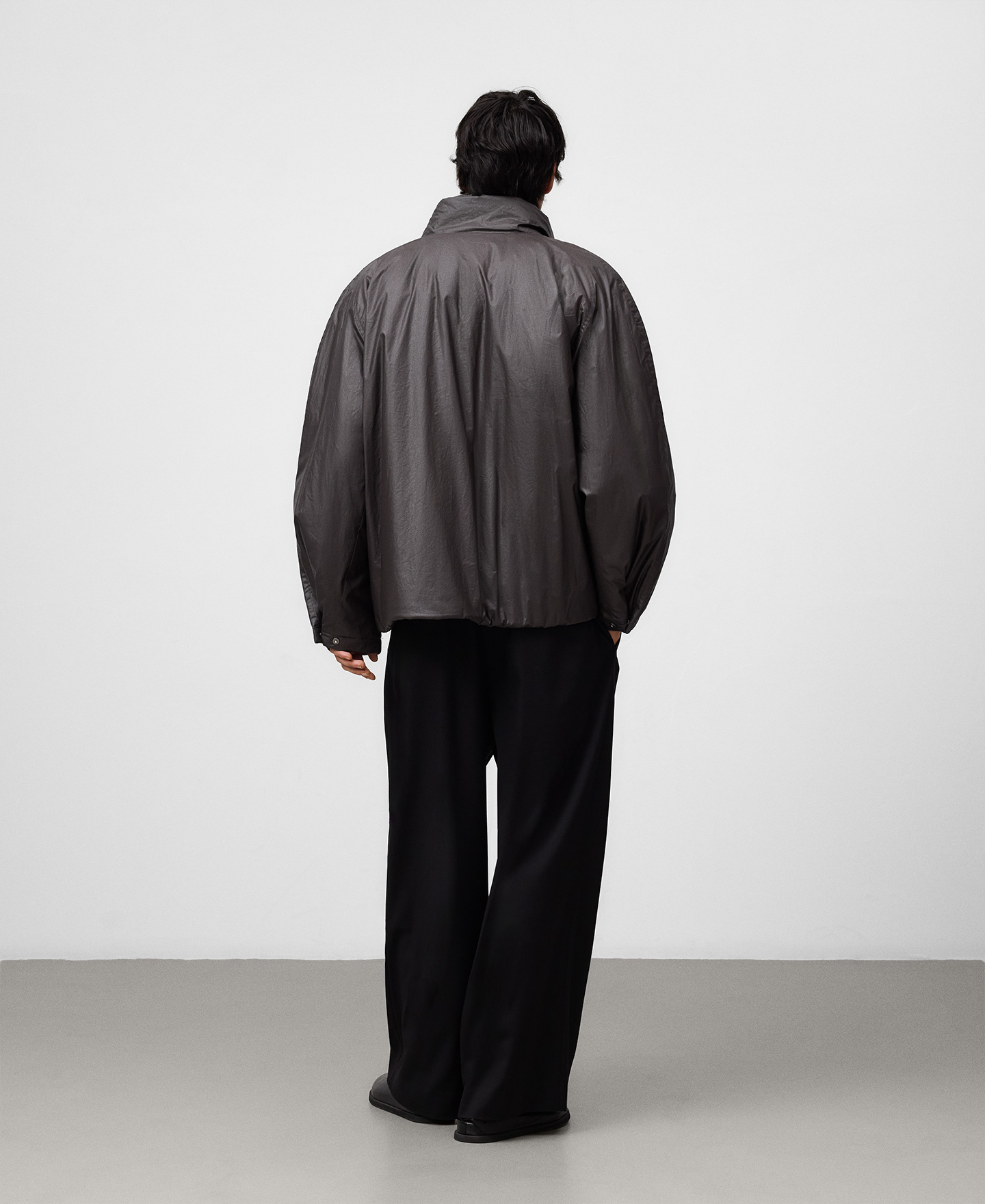 Chaqueta corta impermeable hombre image number 2