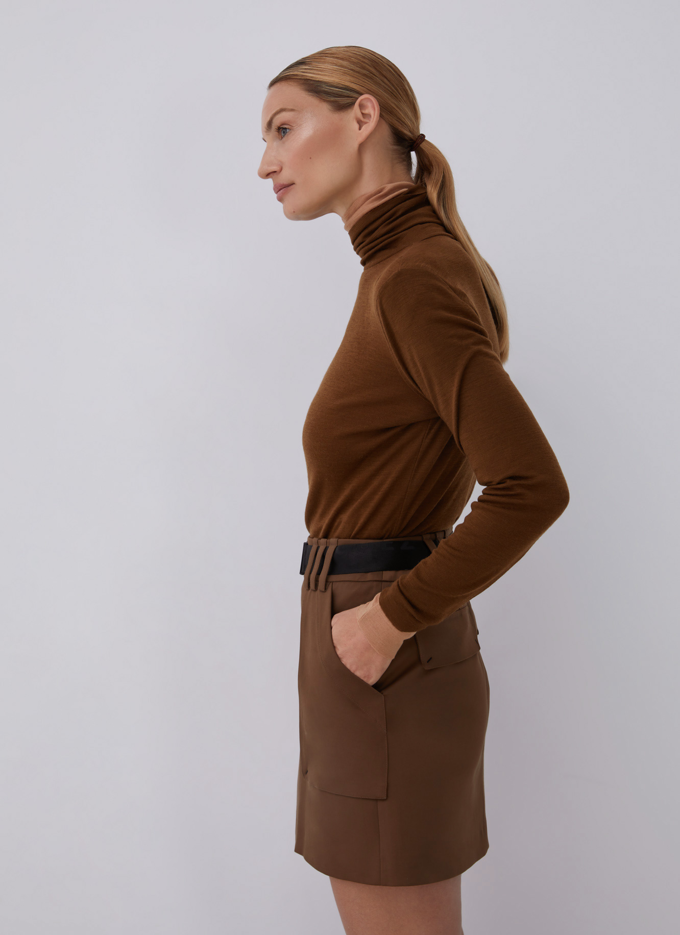 Mini skirt with patch pockets image number 3