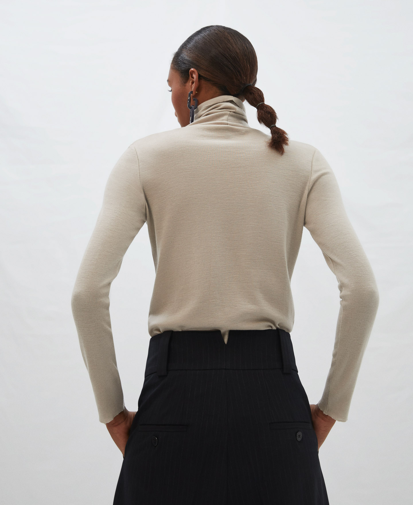 Camiseta cuello alto en lana merino image number 2