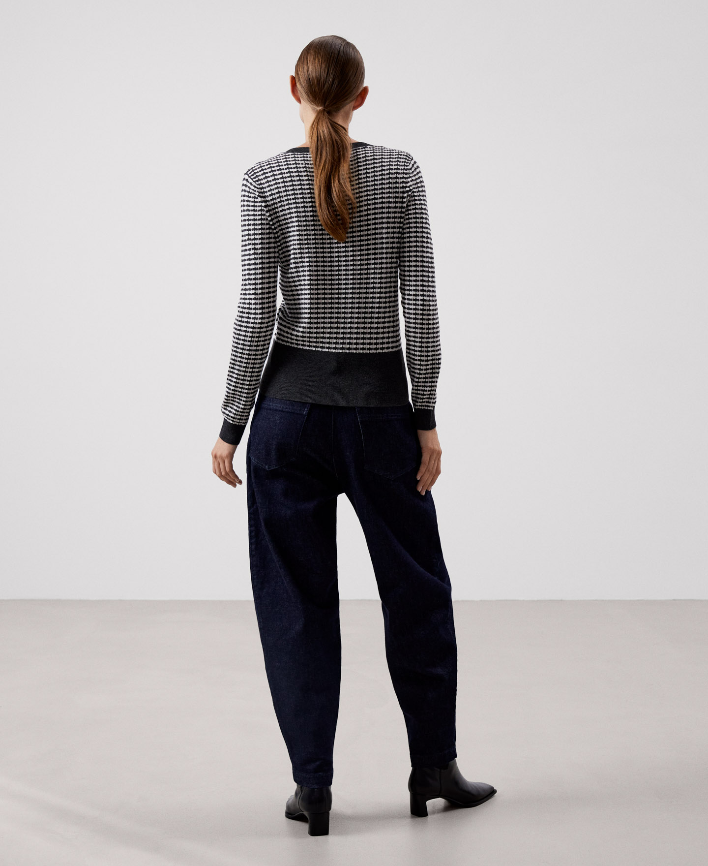 Viscose fabric round neckline sweater image number 2