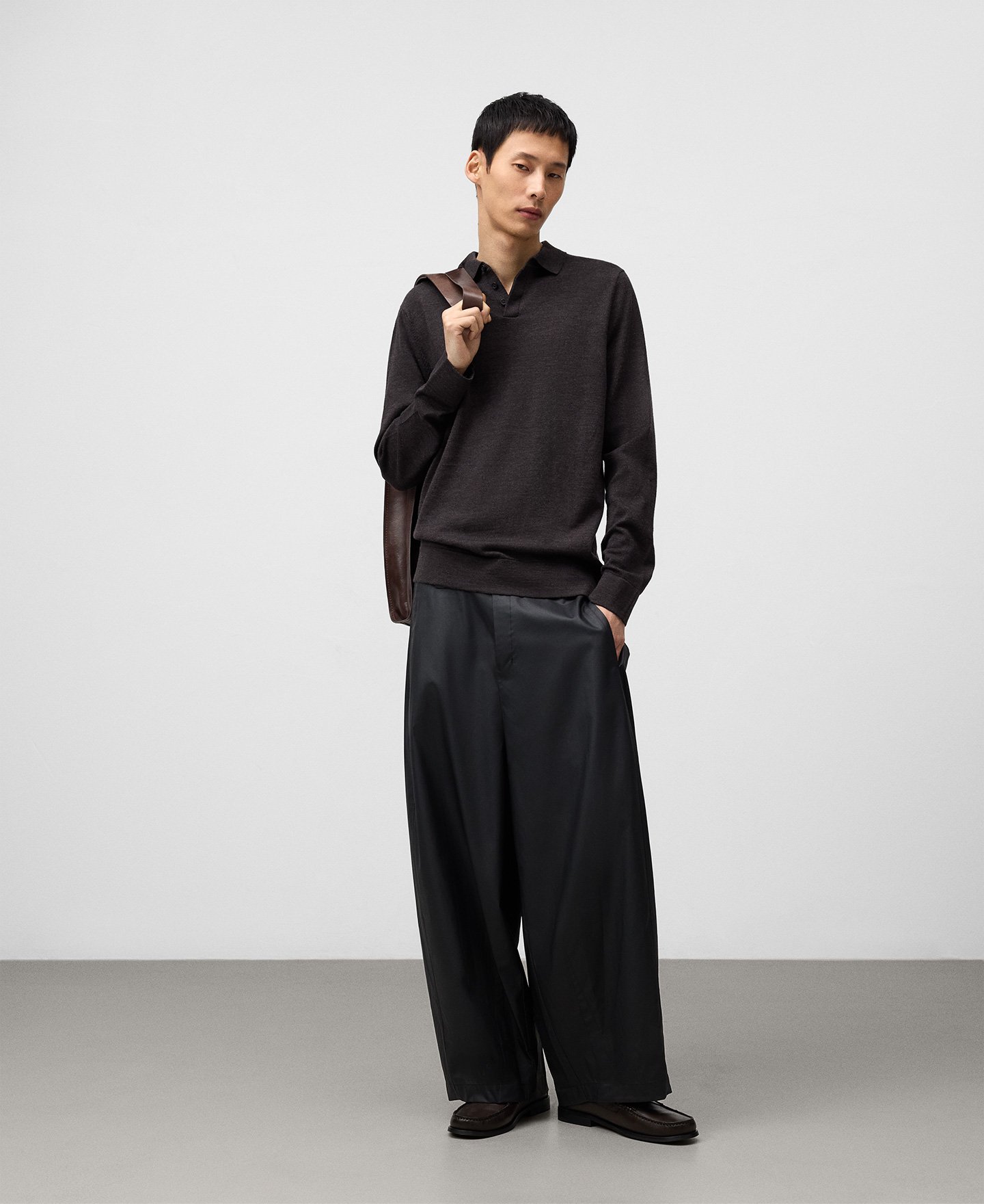 Pantalón barrel fit negro hombre image number 1