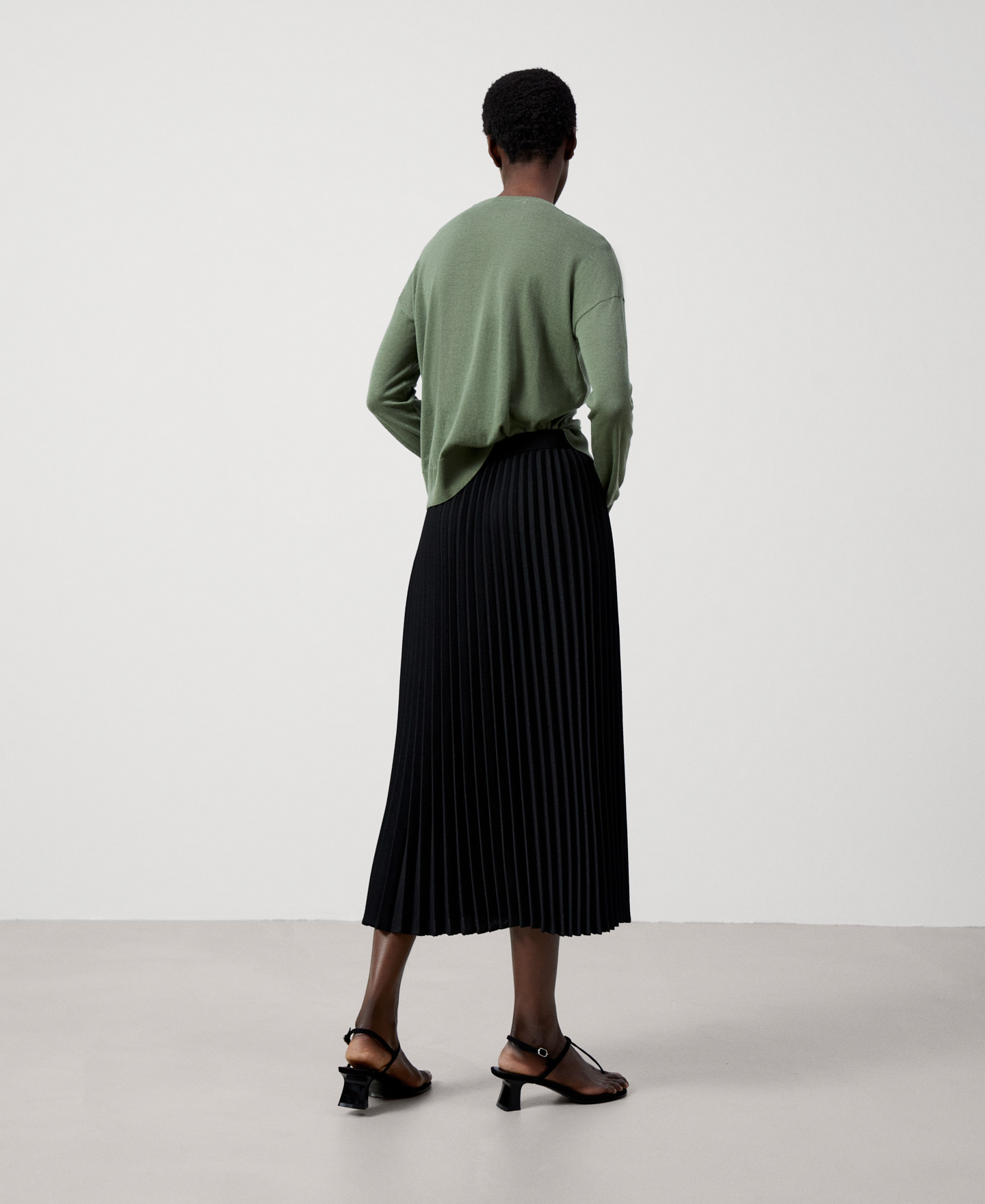 Pleated midi skirt image number 2