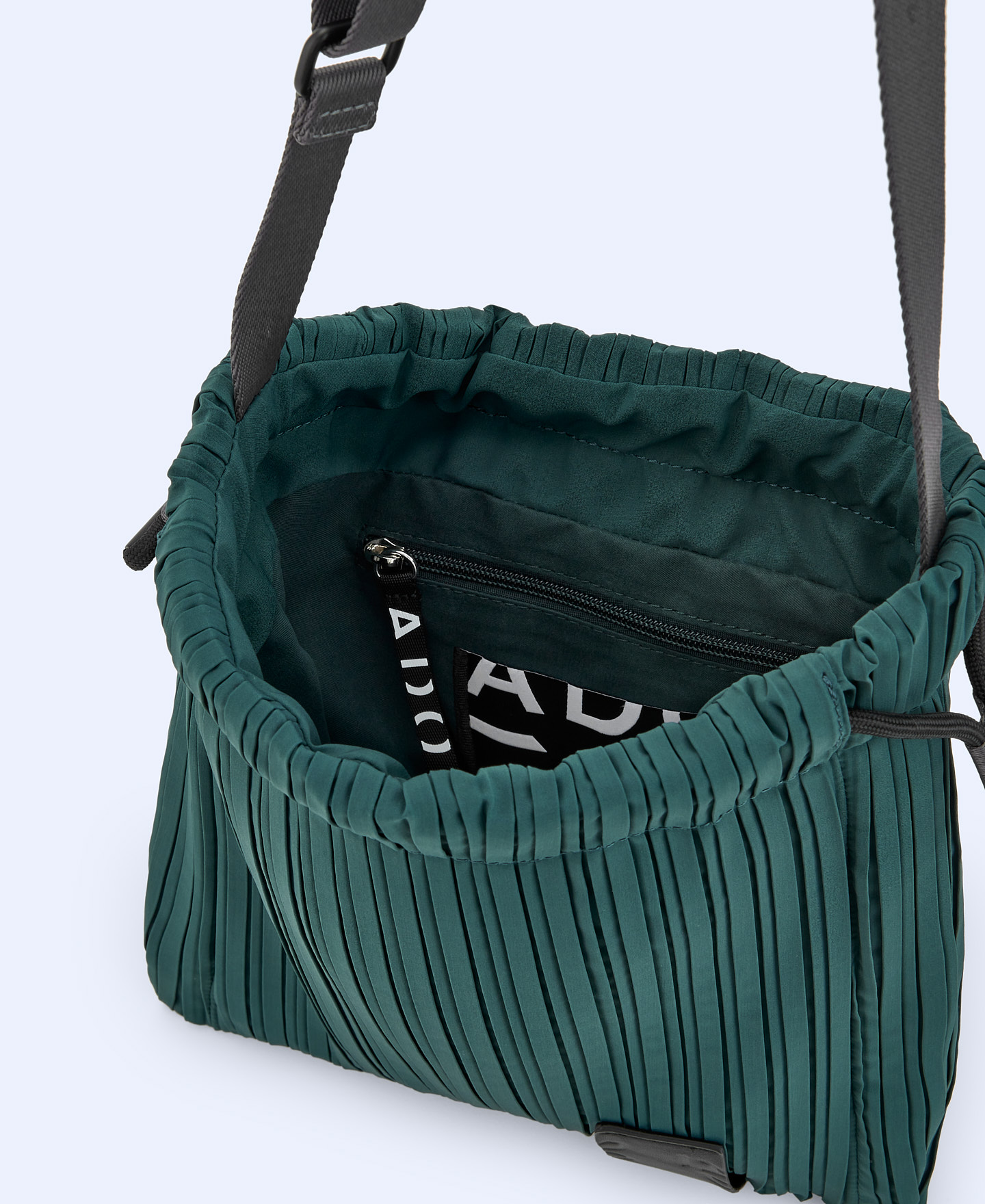 Recycled crinkle small shoulder bag image number 3
