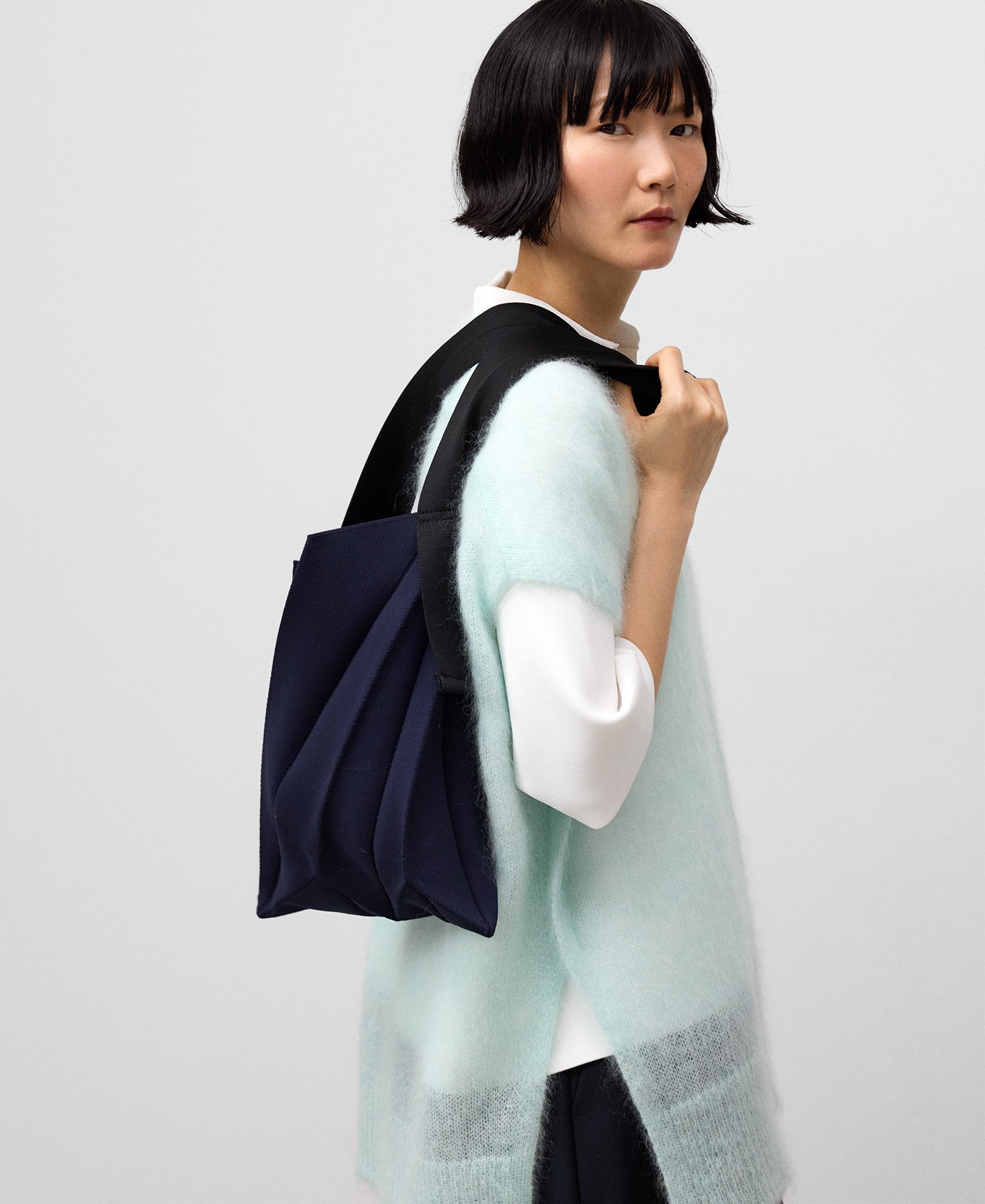 Knit pleated hobo bag woman image number 4