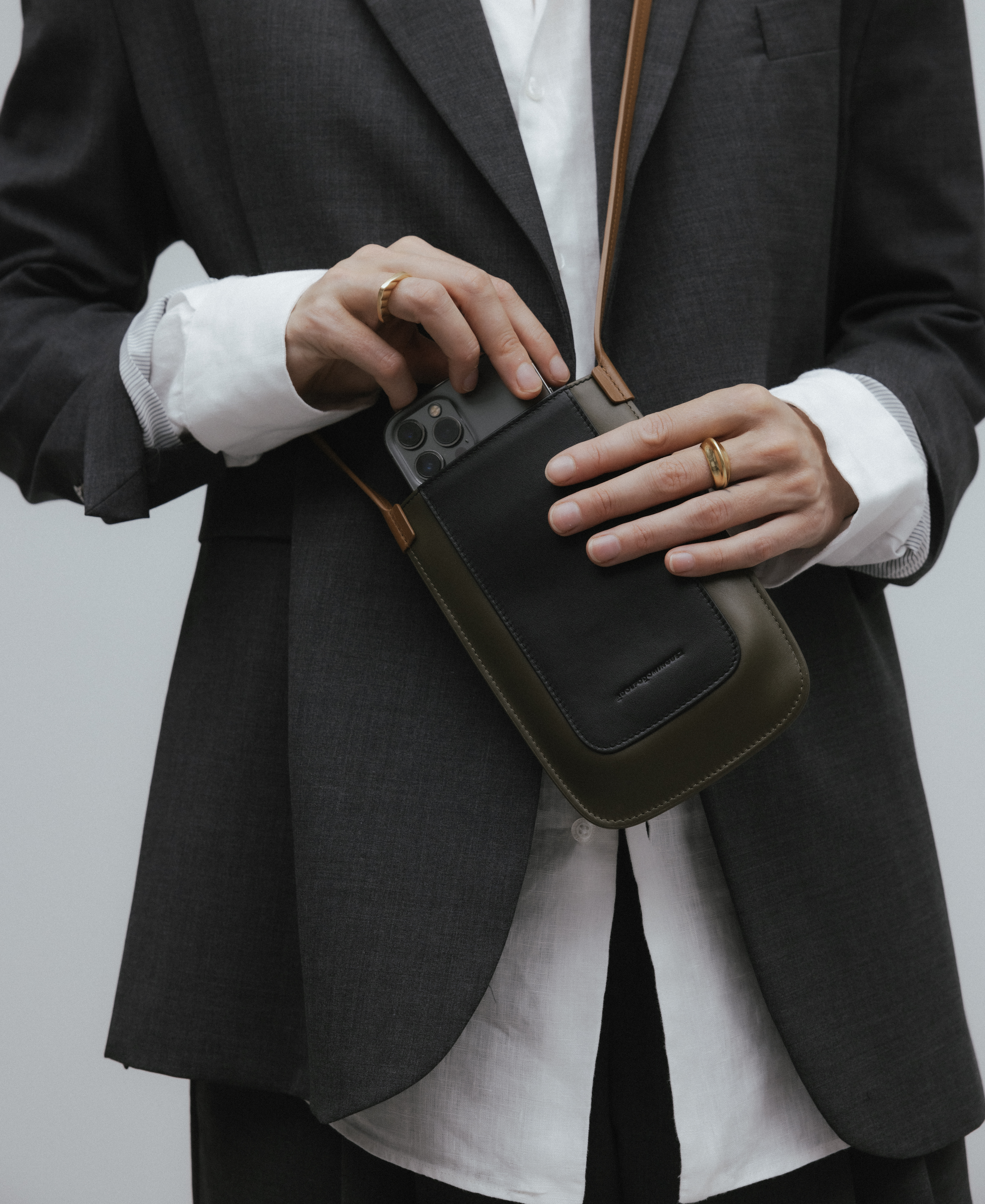 Dorna tricolor phone holder woman image number 4