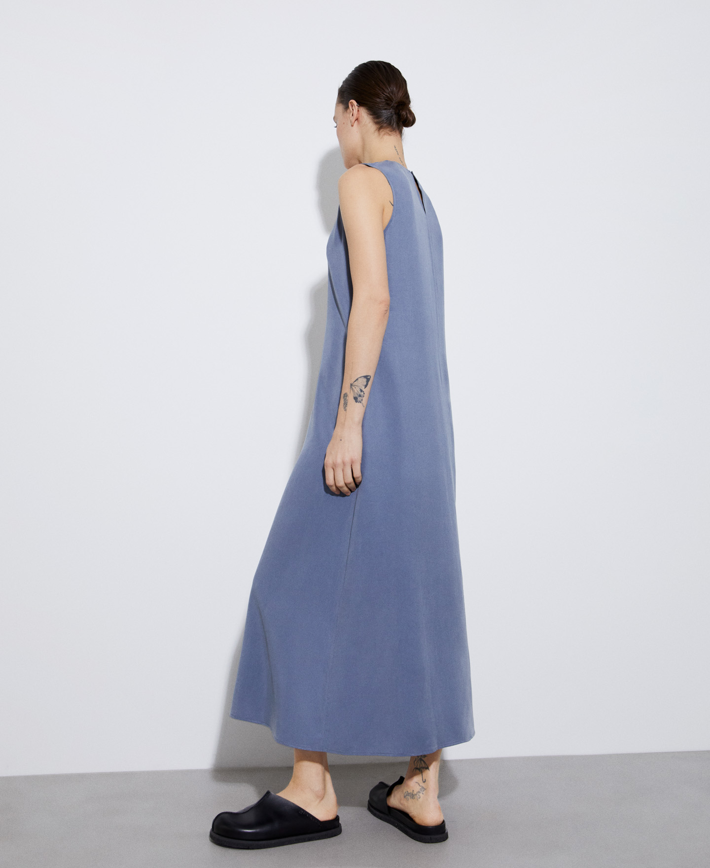 Flared dress in lyocell image number 2