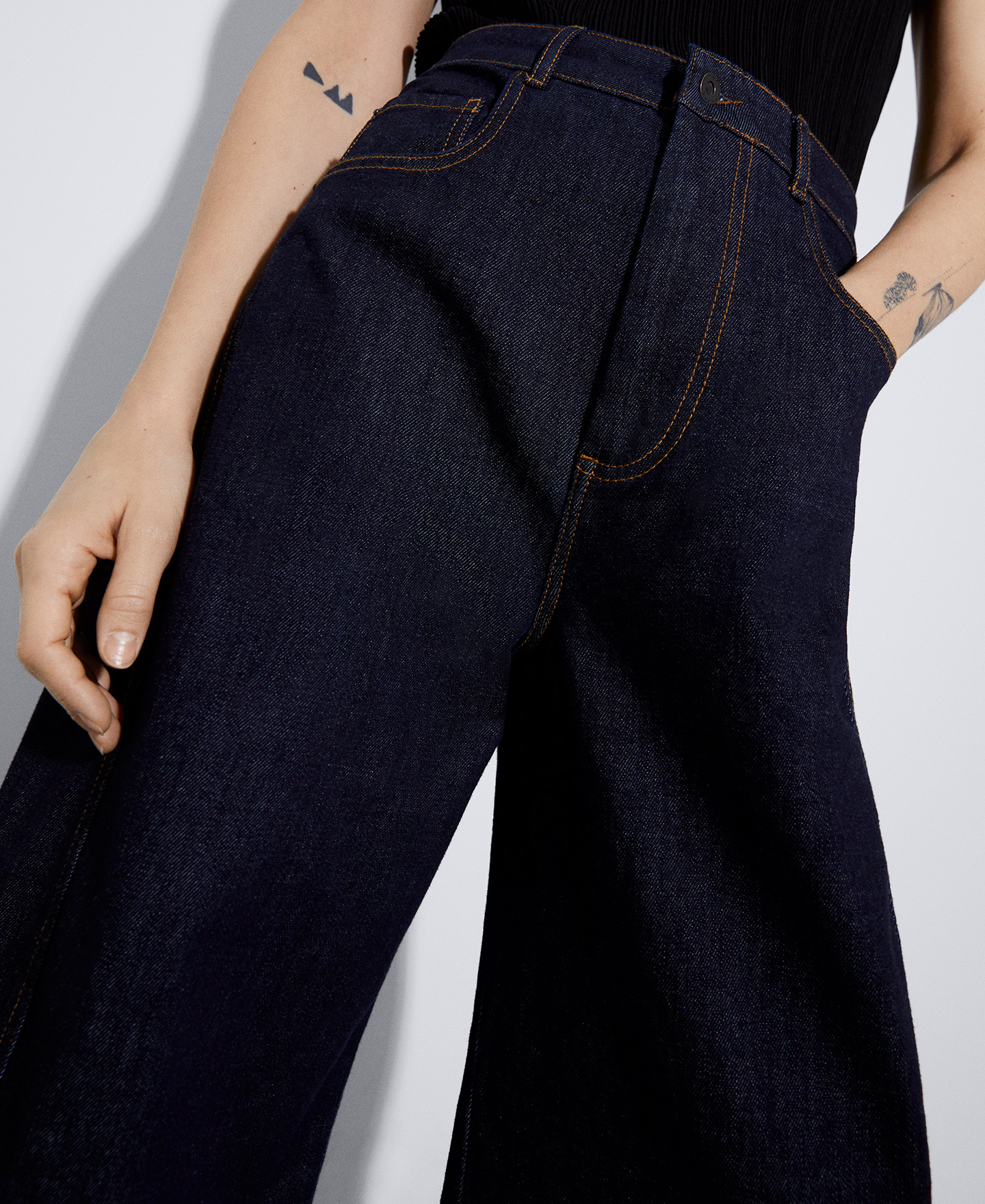 Recycled cotton and polyester trousers image number 3