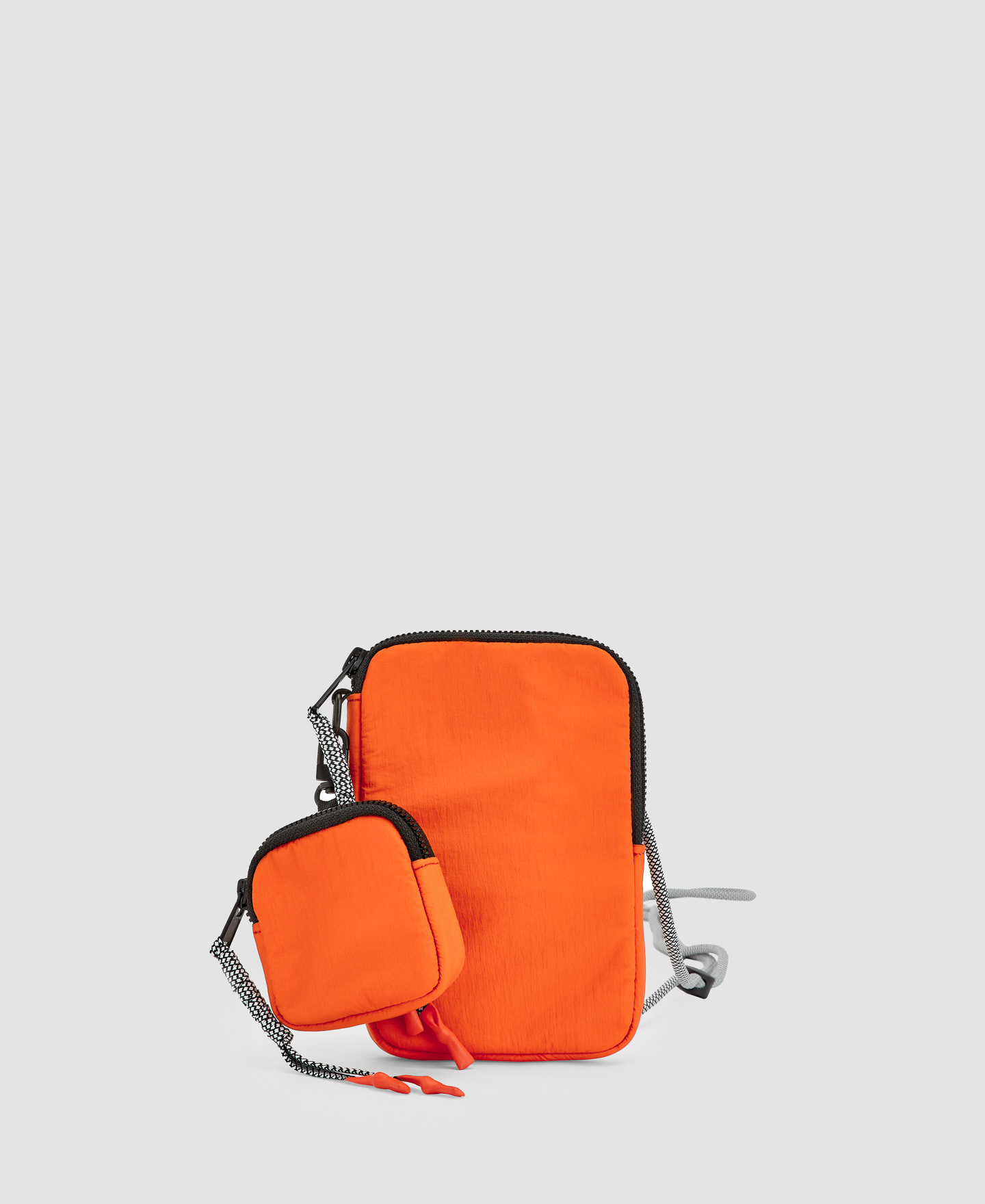 Portamóvil y airpods en nailon image number 0