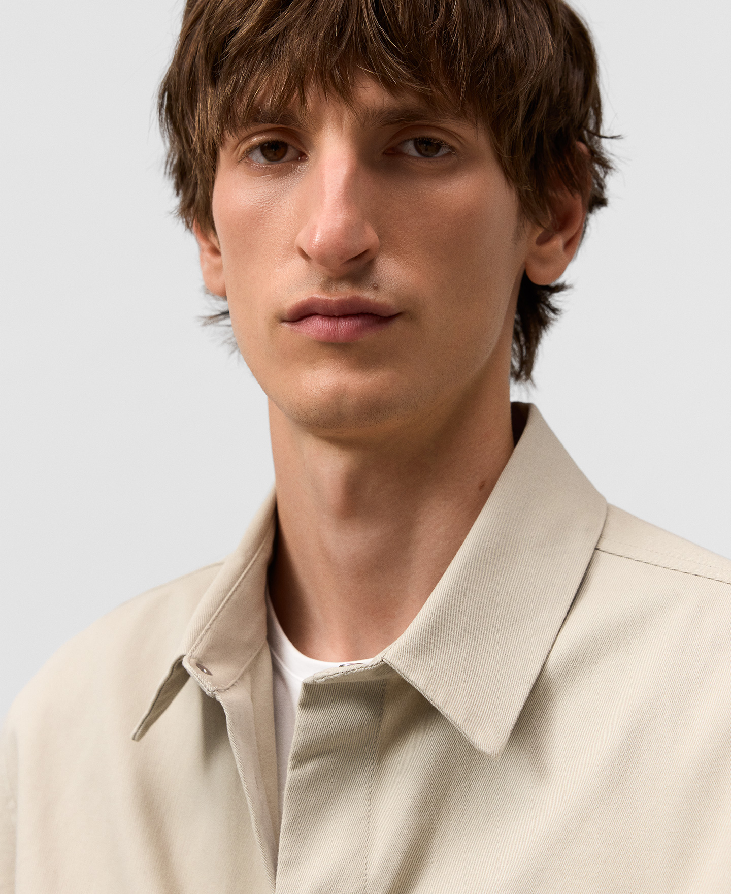 Camisa relaxed fit cuello solapa hombre image number 3