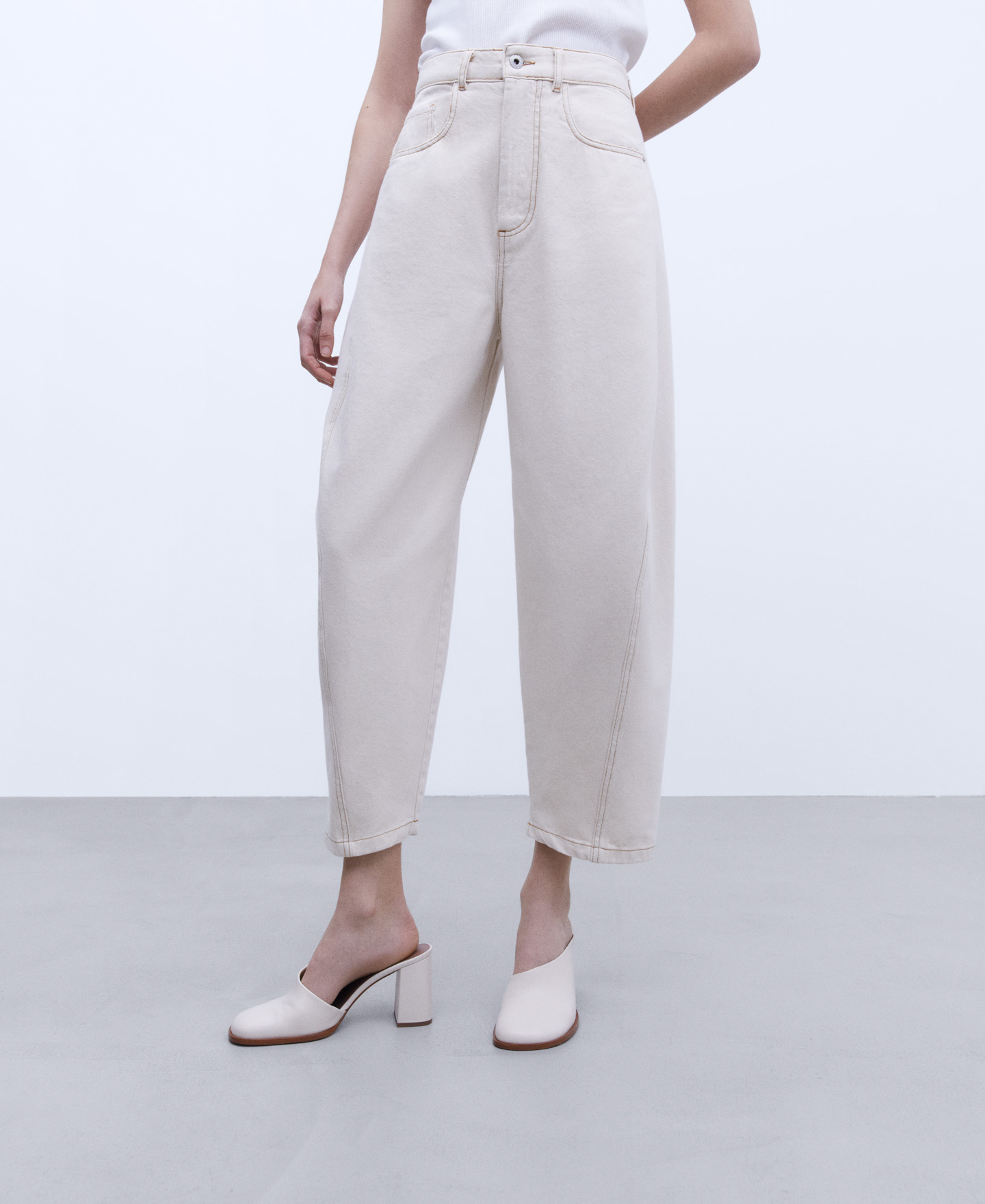 Cotton banana fit jeans image number 0