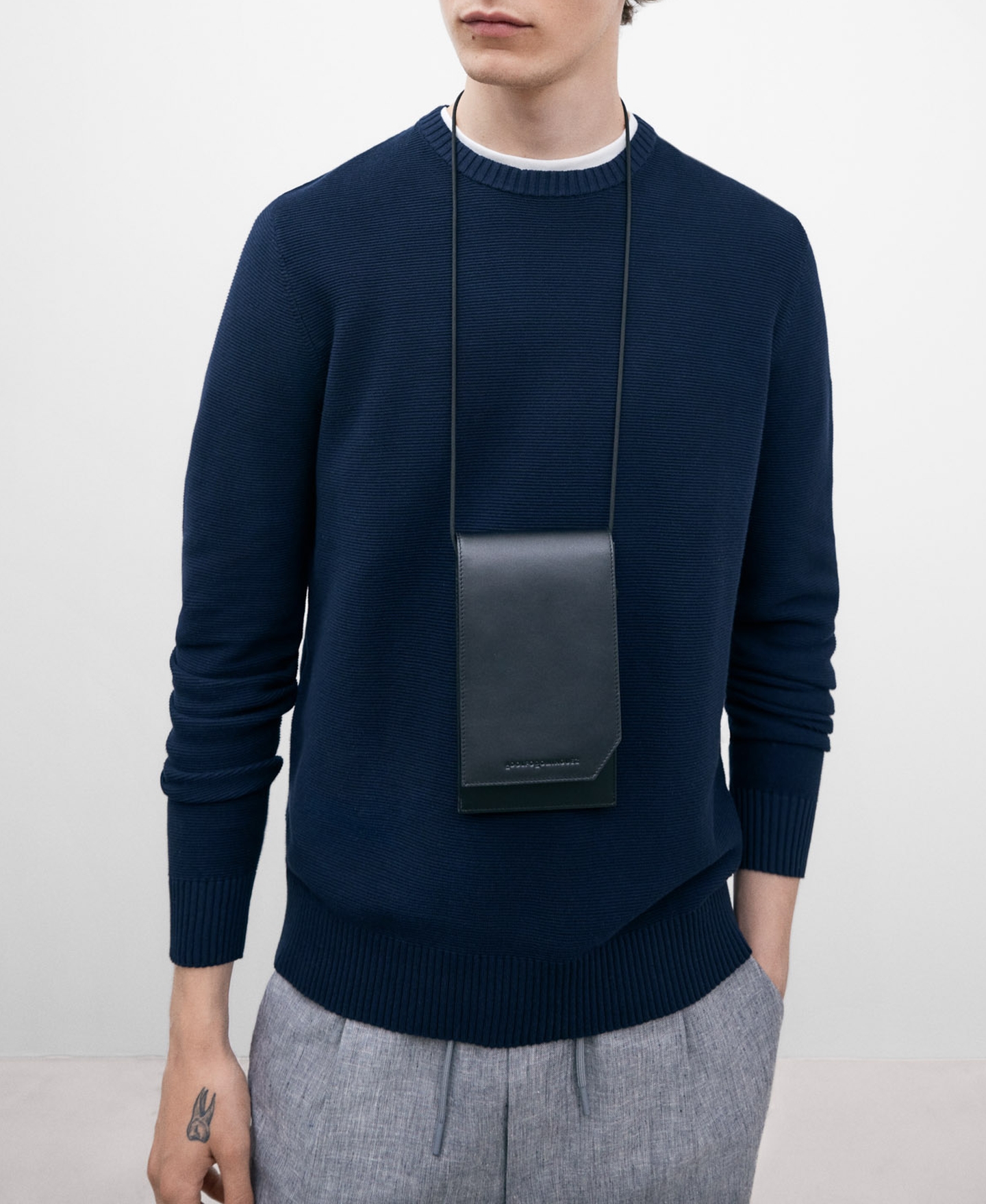Black leather phone holder image number 3