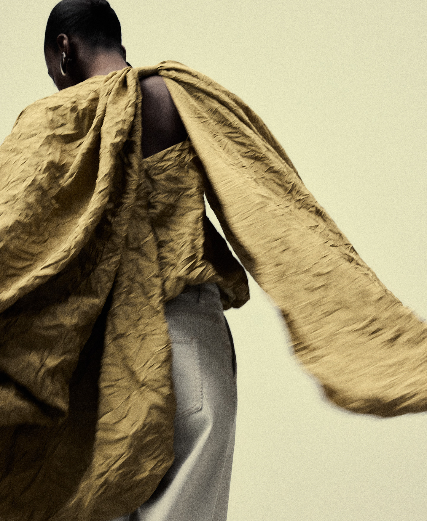 Symmetrical cape woman image number 1