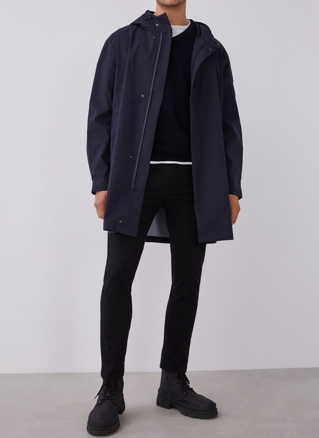 Merino wool sweater with v-neckline image number 4