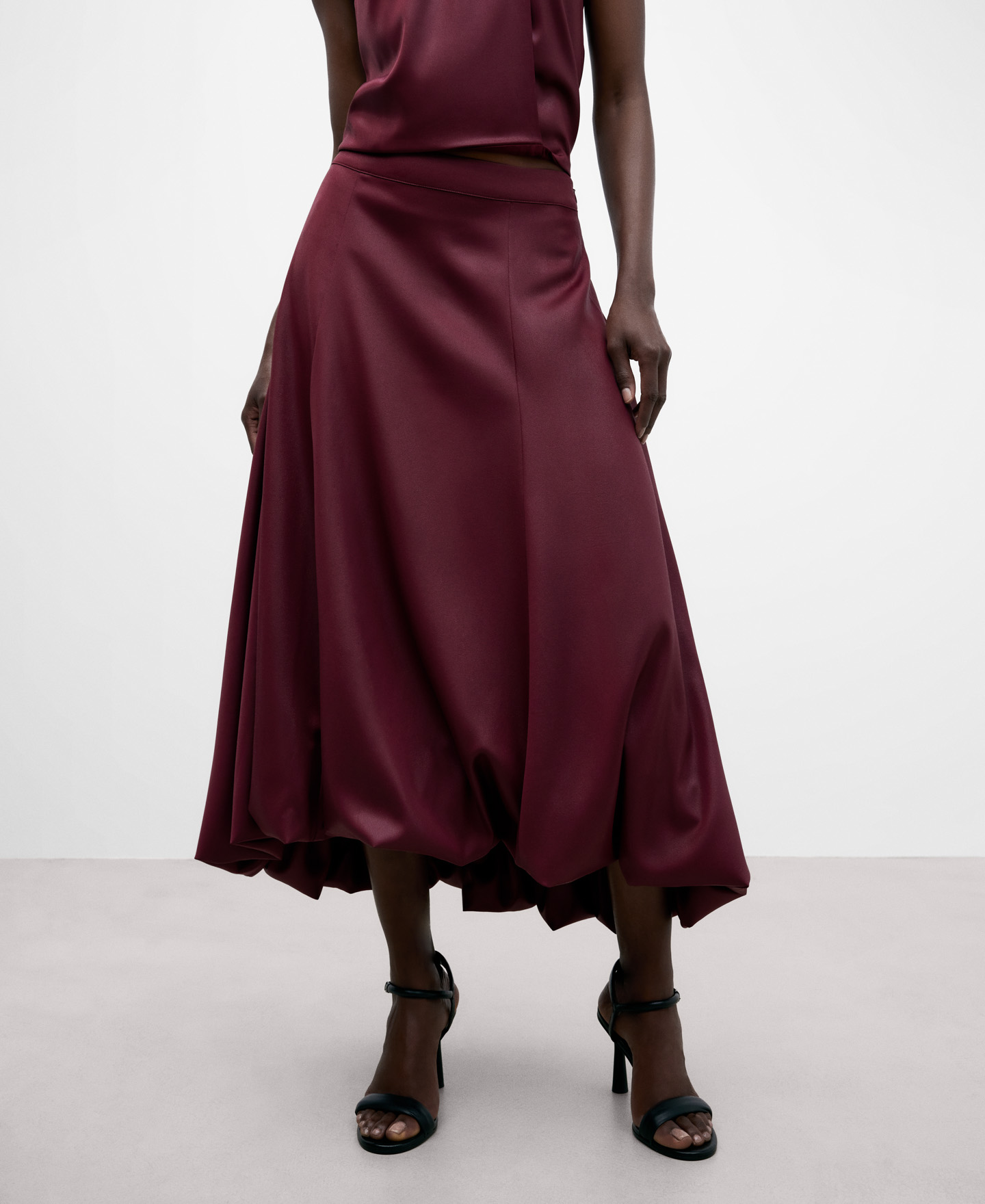 Falda midi abullonada image number 0