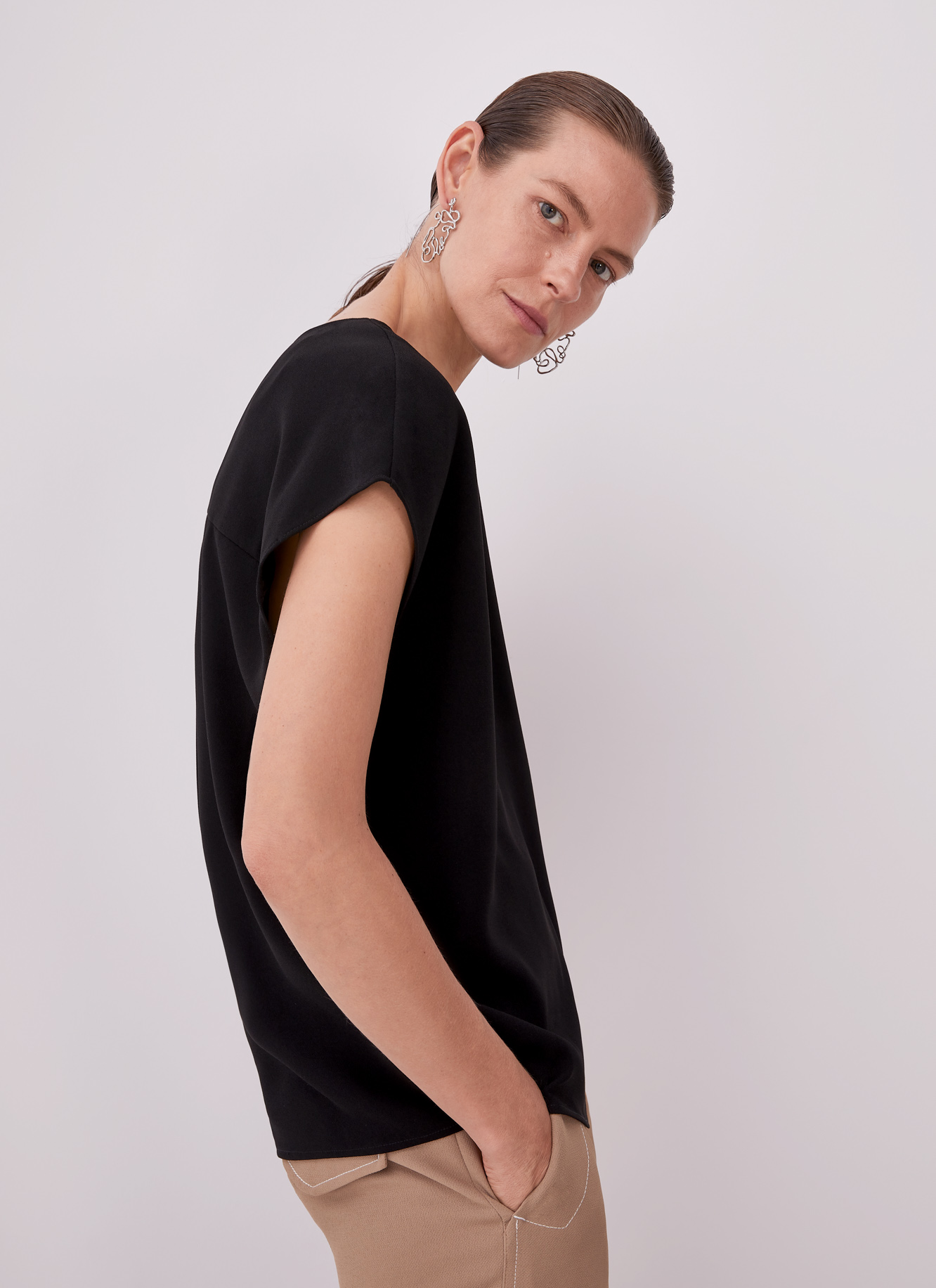 Fluid t-shirt with short drop sleeve image number 2