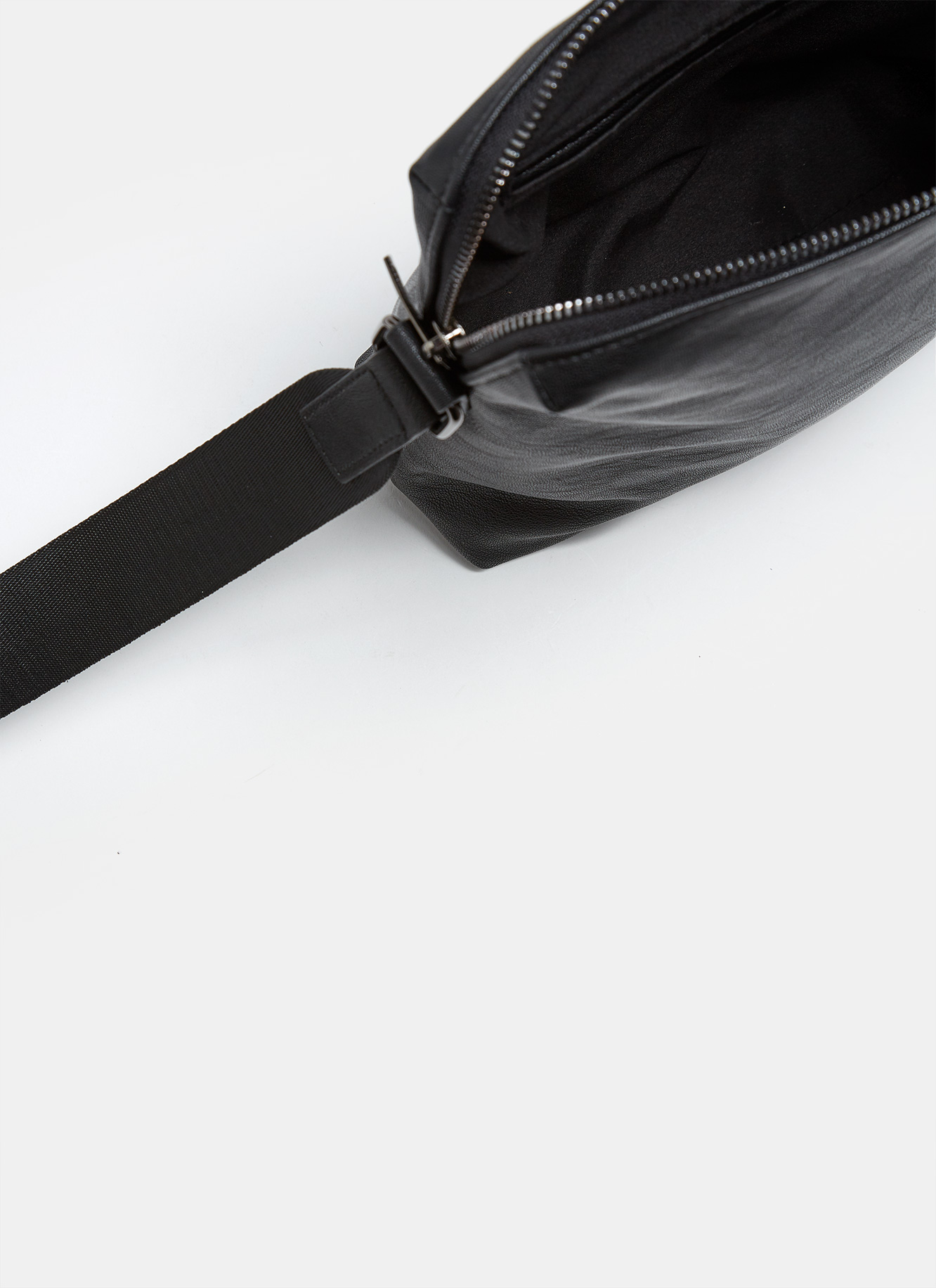 Textured crossbody bag with front pocket image number 2