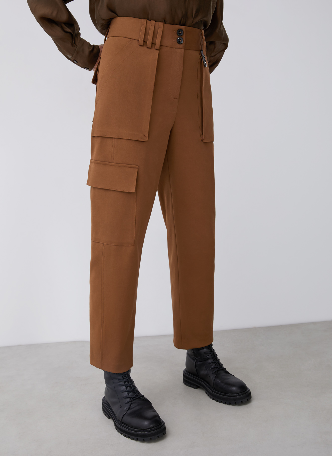 Cargo trousers with maxi pockets image number 0