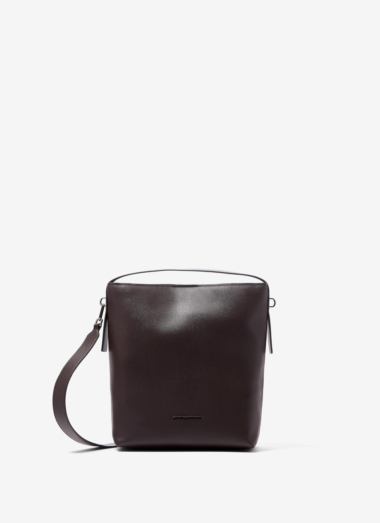 Bolso cubo en efecto saffiano image number 0