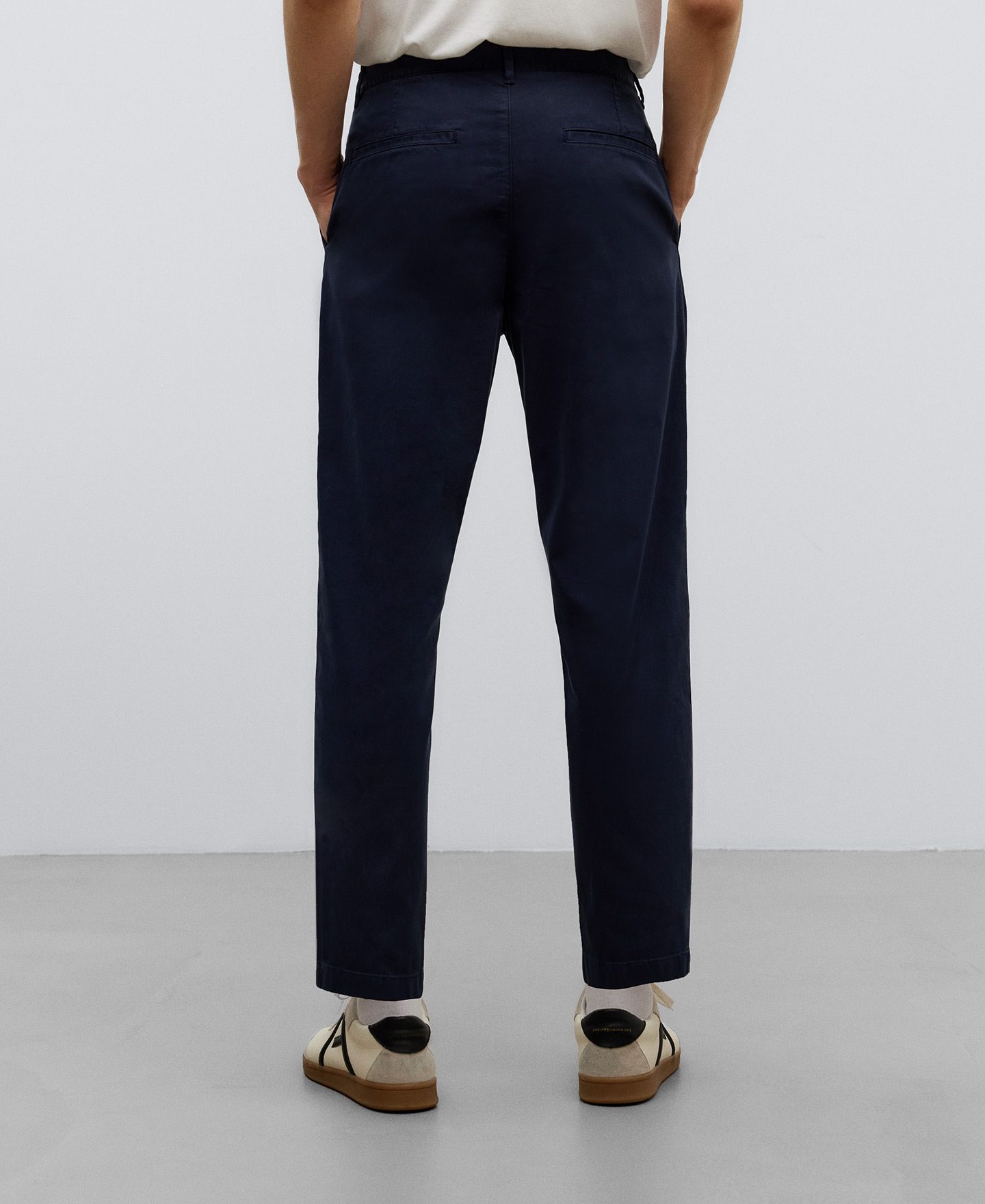 Pantalón chino azul marino hombre image number 2