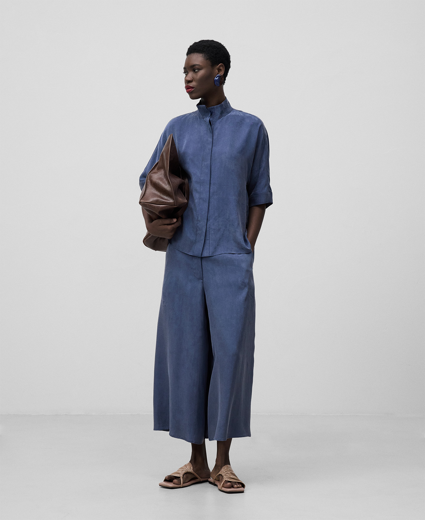 Blue culotte trousers woman image number 1