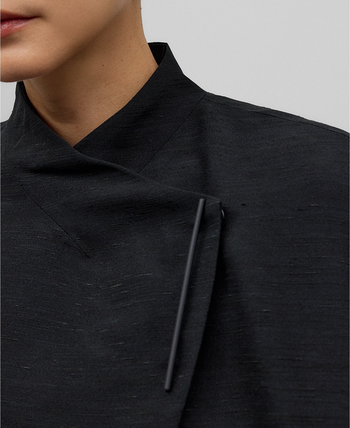 Black cross-front cape woman image number 3
