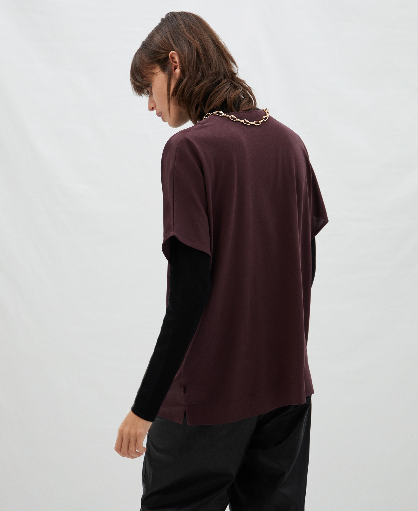 V-neck viscose t-shirt image number 2