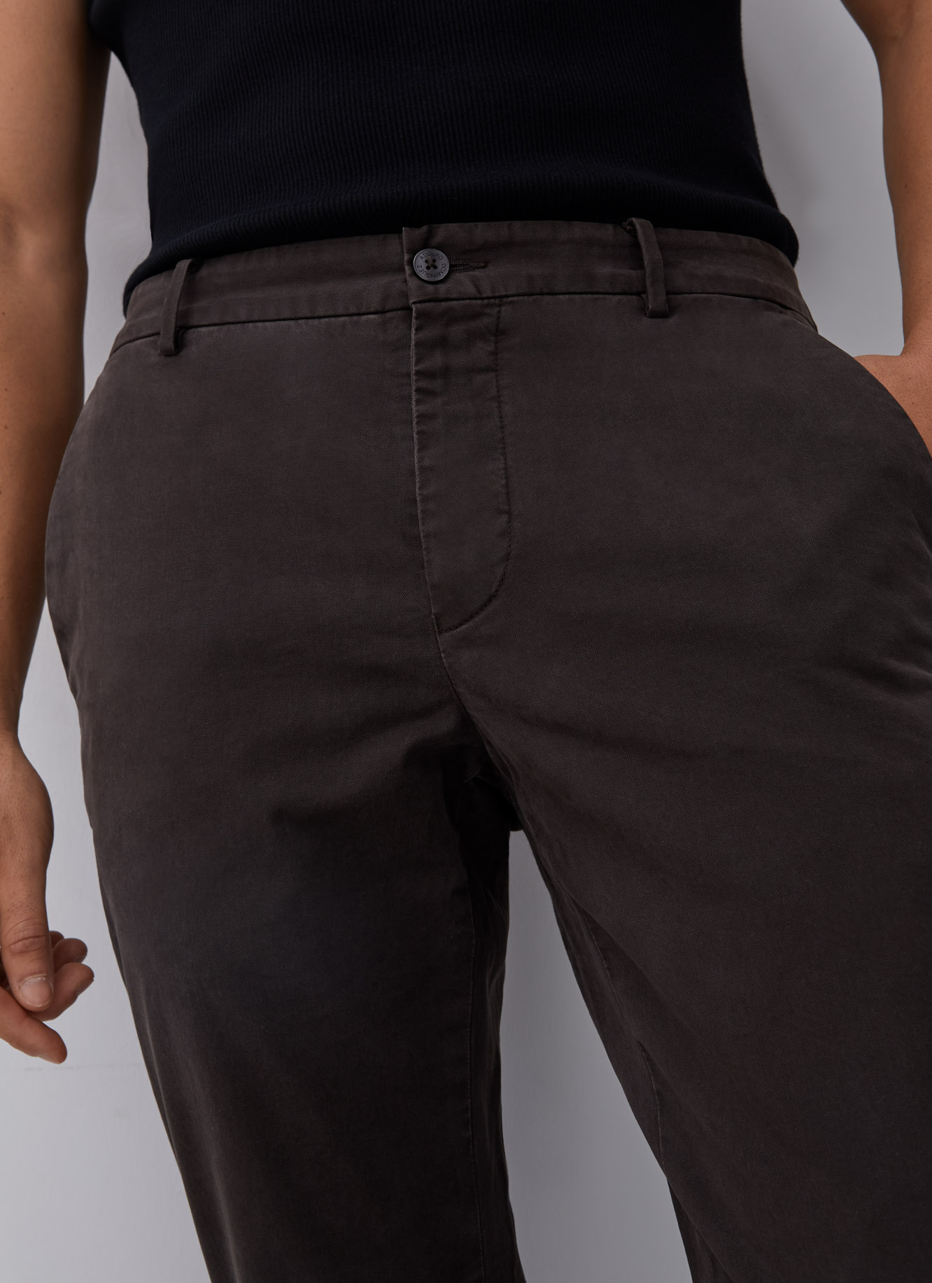 Elastic cotton chino trousers image number 3