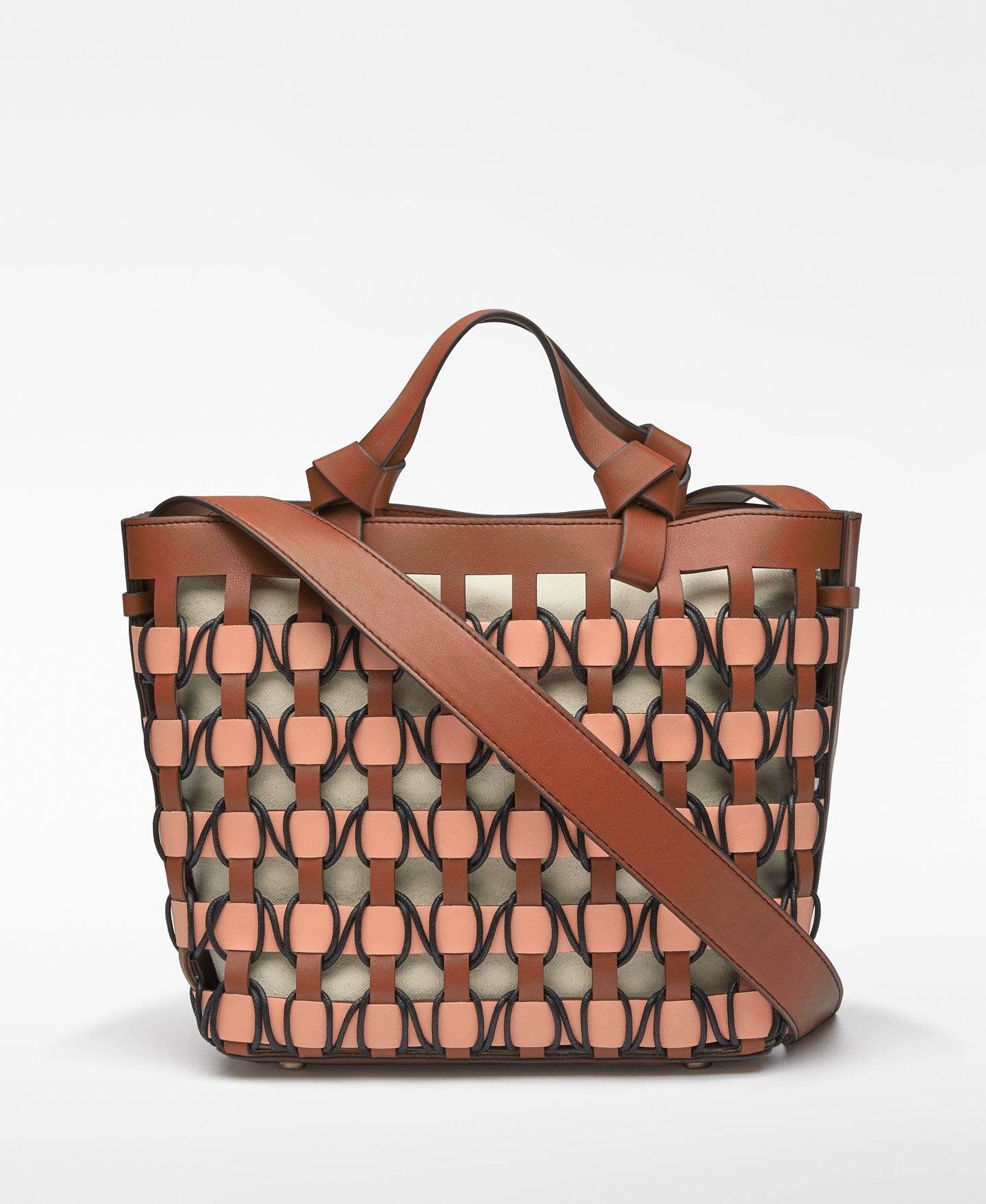 Medium braided basket bag woman image number 1