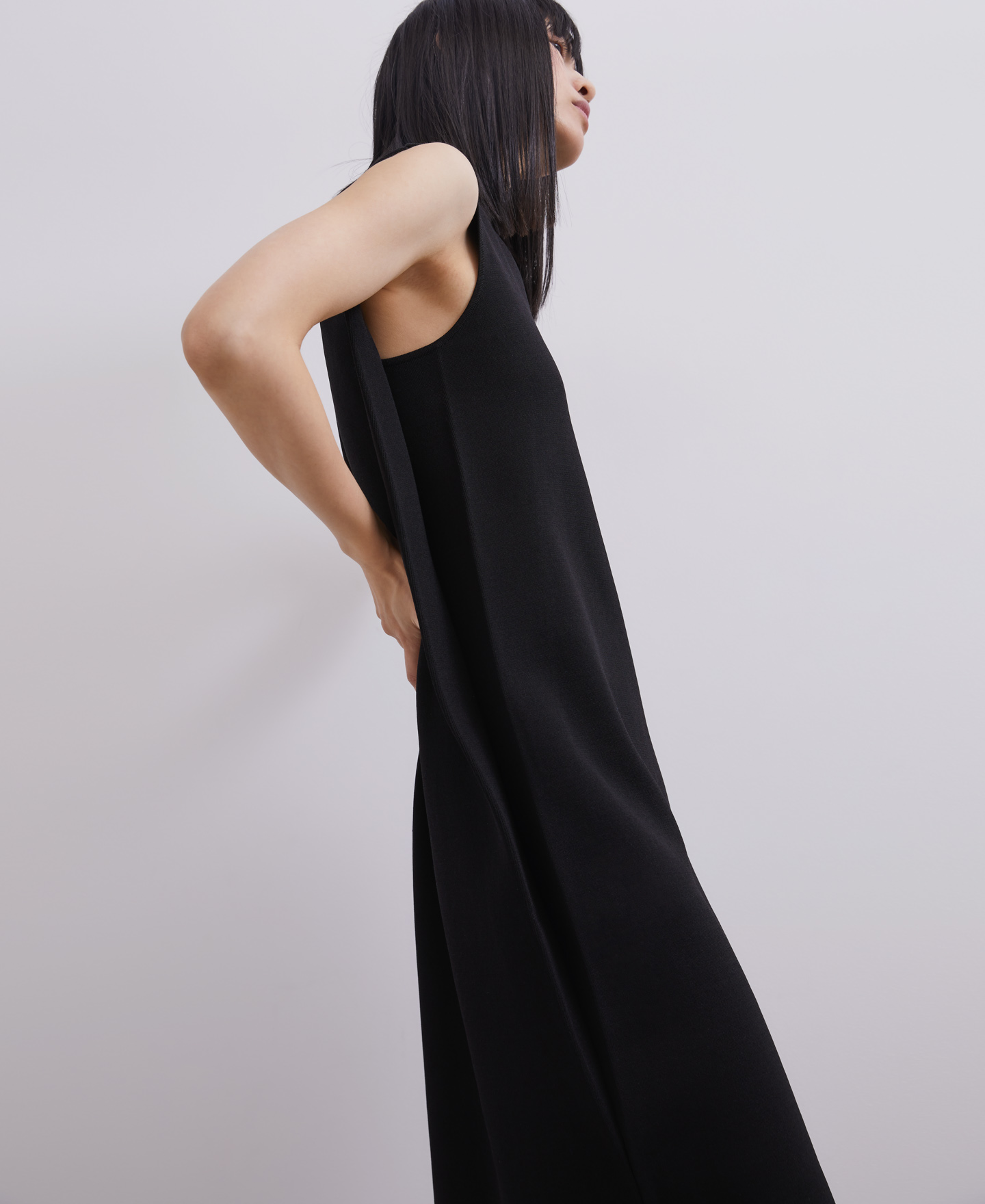 Vestido midi con capa trasera image number 0